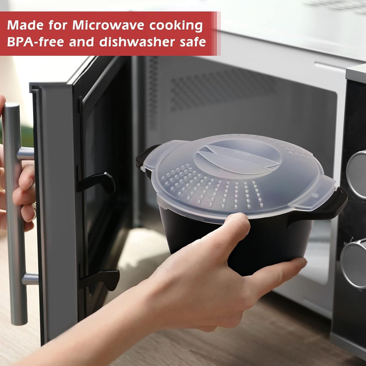 Longmann Pampered Chef steamer with locking lid for spill-free microwaving