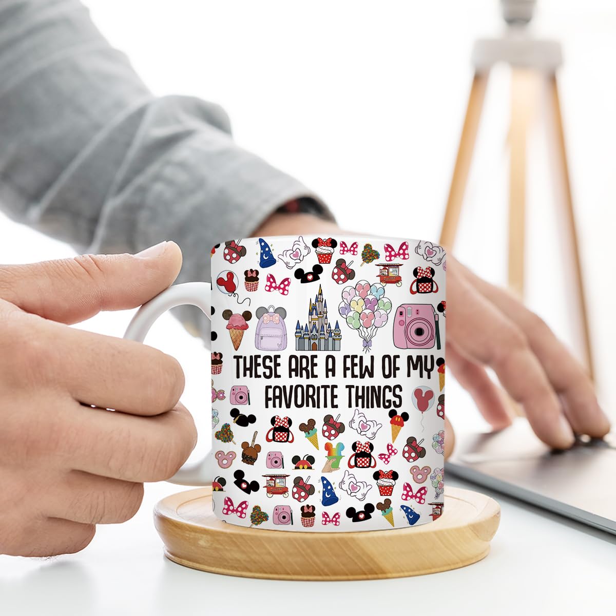 LONGXIN Mouse Family Snacks mug shows charming rodents, perfect for snack breaks.