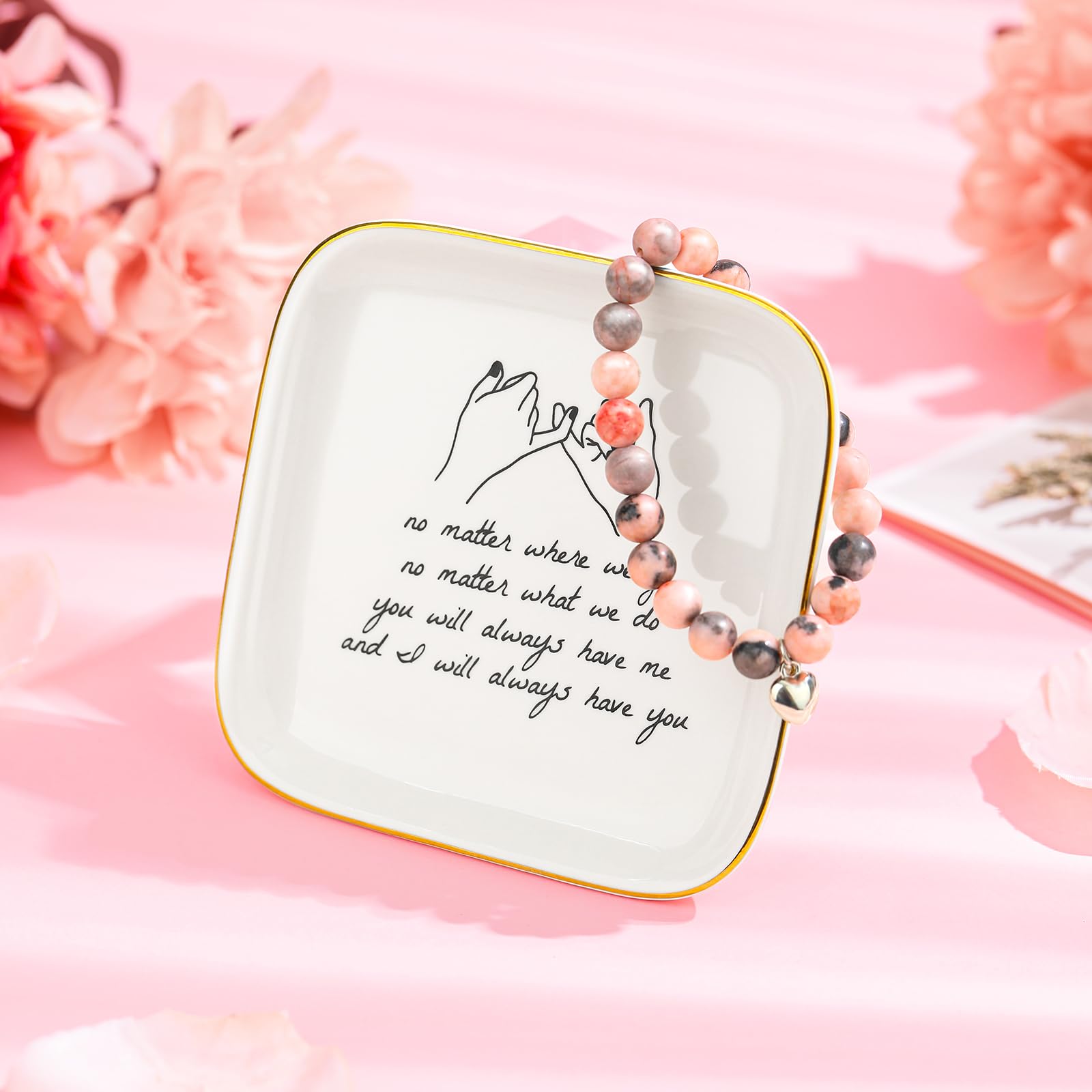Looca natural rose-scented candle elevates relaxing moments with soft bloom.