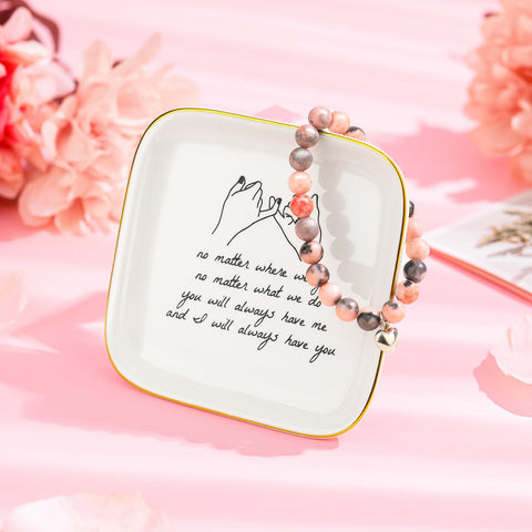Looca natural rose-scented candle elevates relaxing moments with soft bloom.