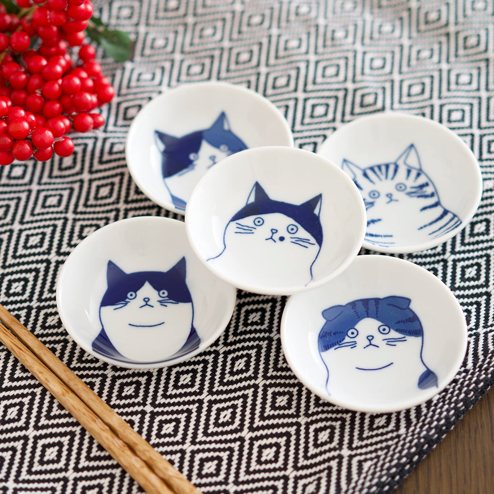 LOVE LOVE JAPAN cat plates set 5 3.5 inch diameter porcelain plates