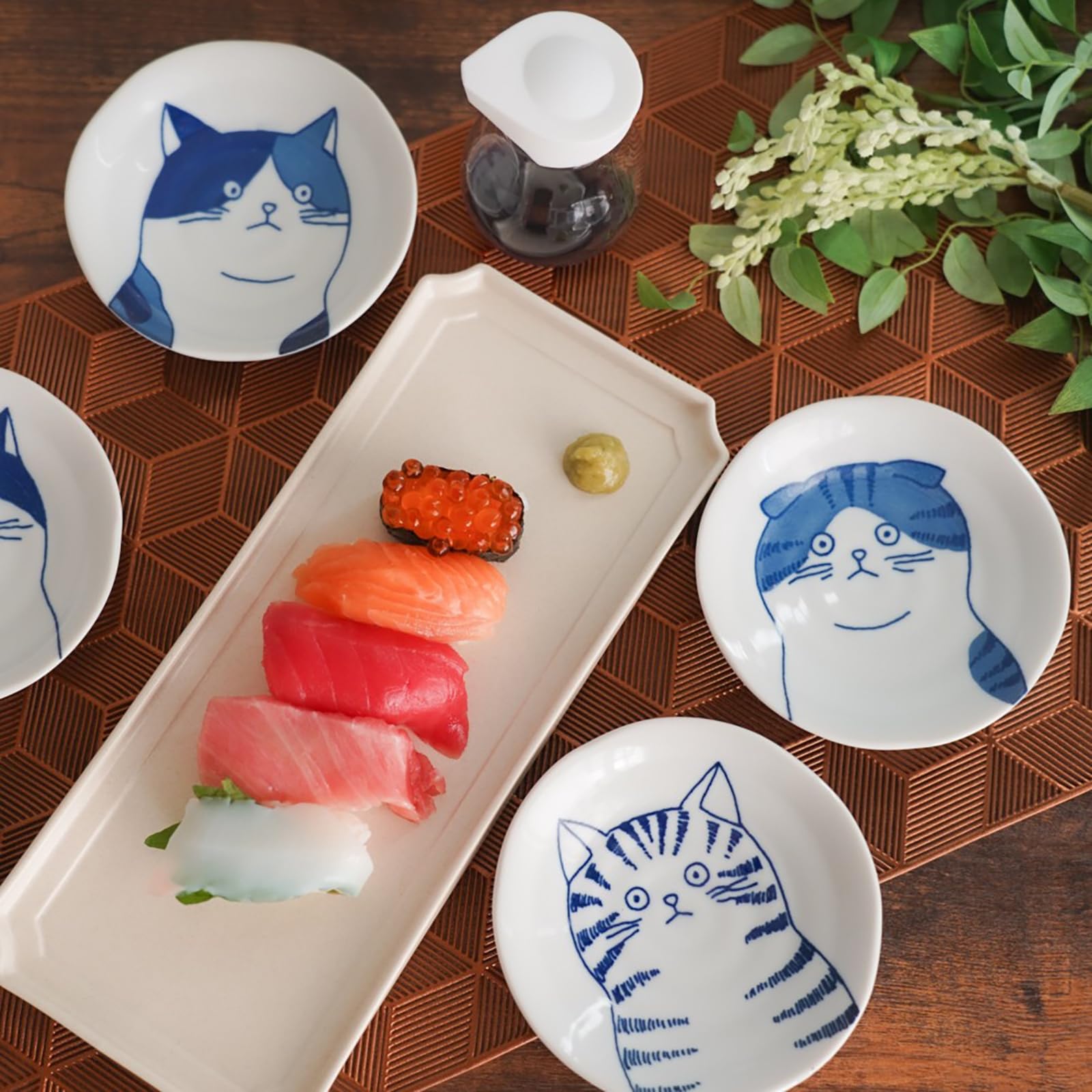 LOVE LOVE JAPAN 4.7-inch plates serve appetizers and desserts with style.