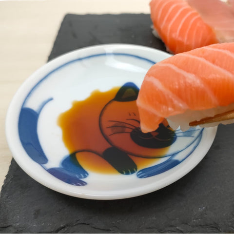 LOVE LOVE JAPAN neko-themed plate 6 highlights craftsmanship; ideal for small portions.