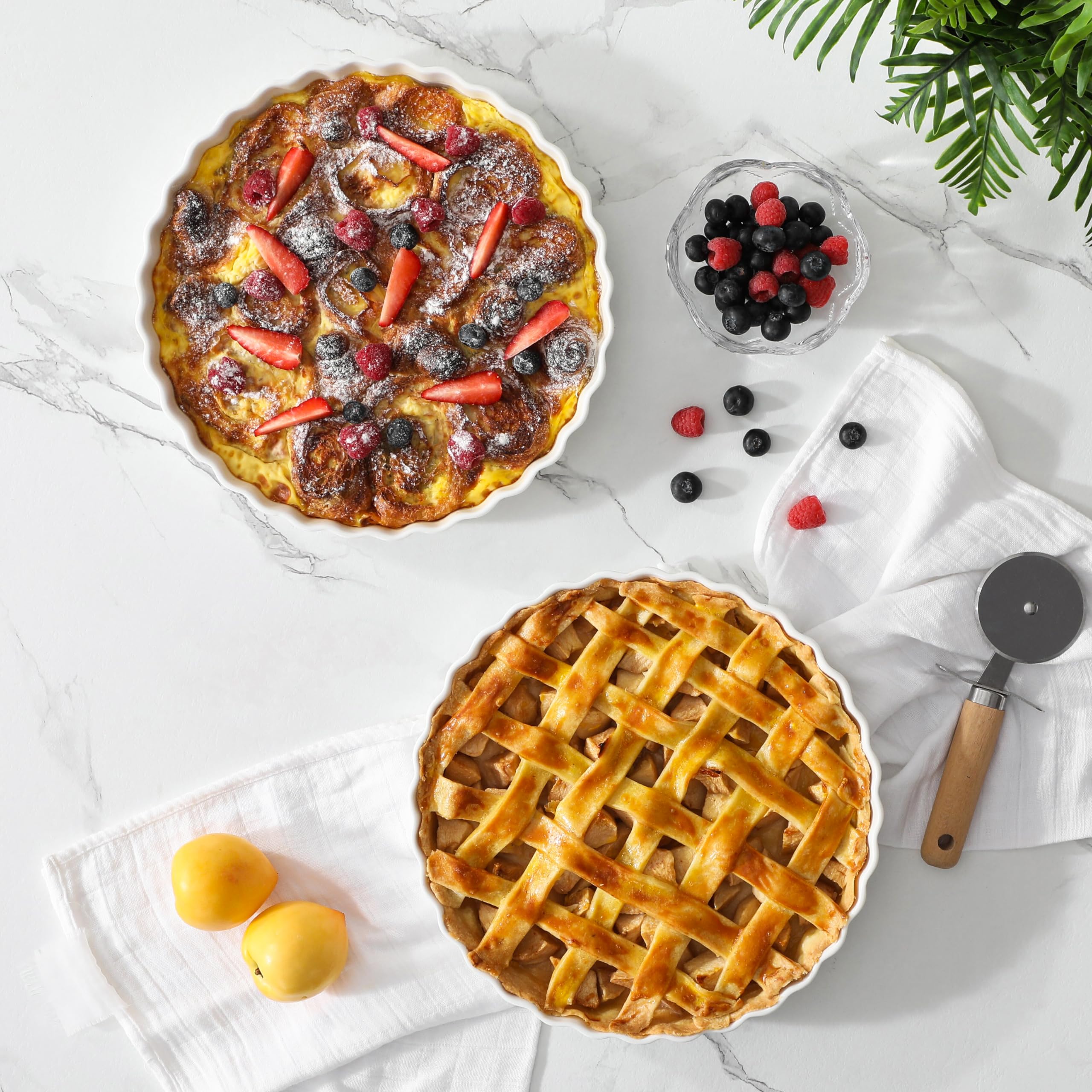 LOVECASA apple pie pan ideal for family gatherings.