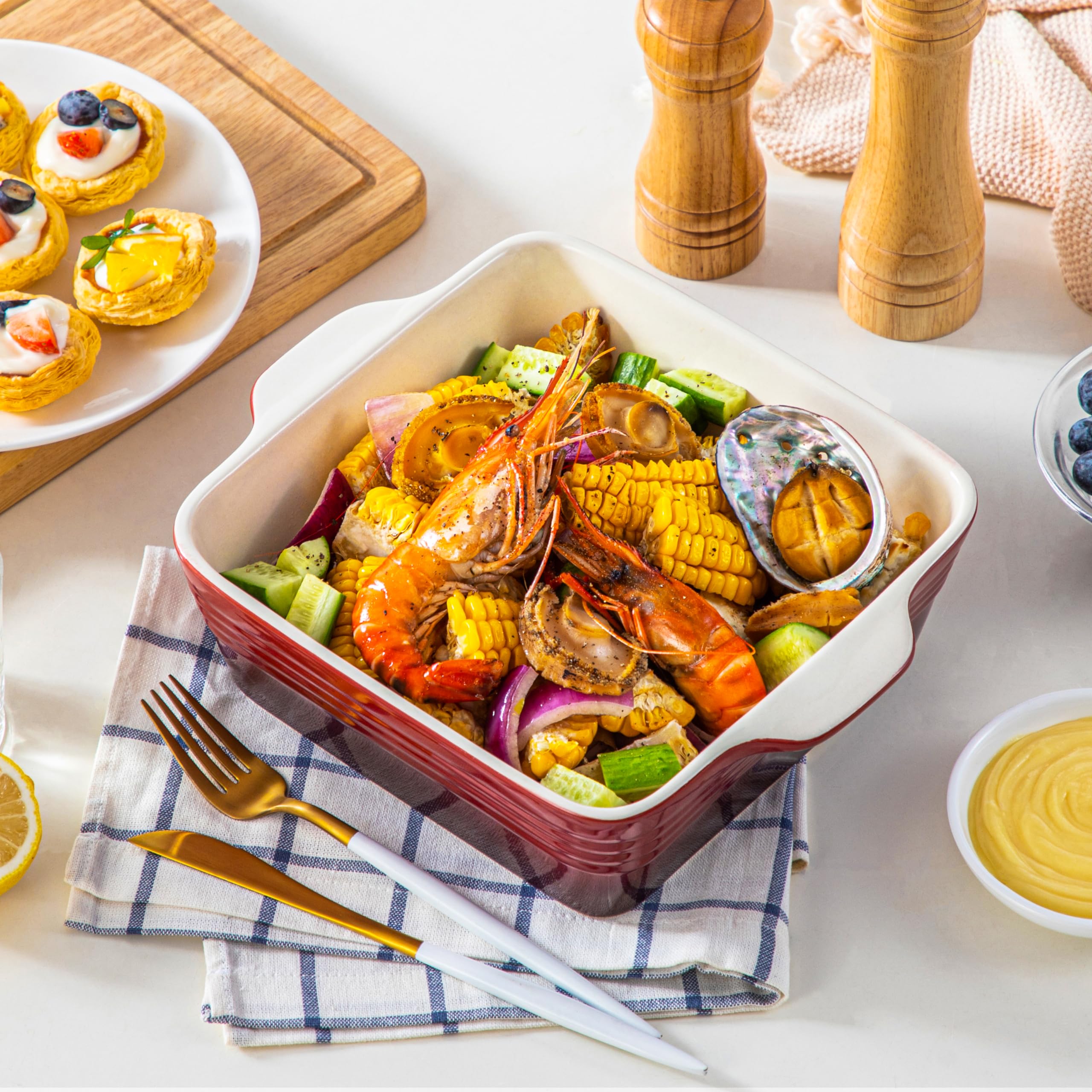 LOVECASA gift-ready baking pan ideal for dessert and roast ideas.