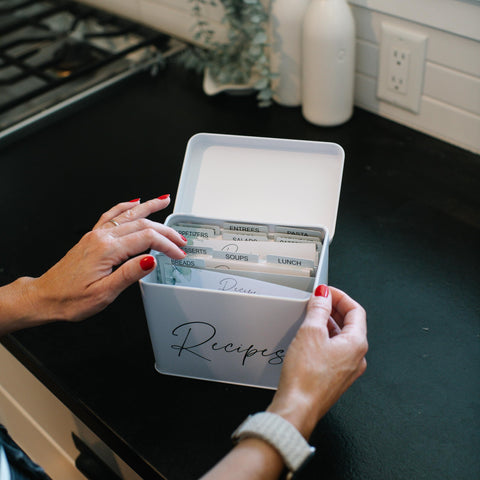 Luci & Lia magnetic card holder keeps cards visible while cooking.