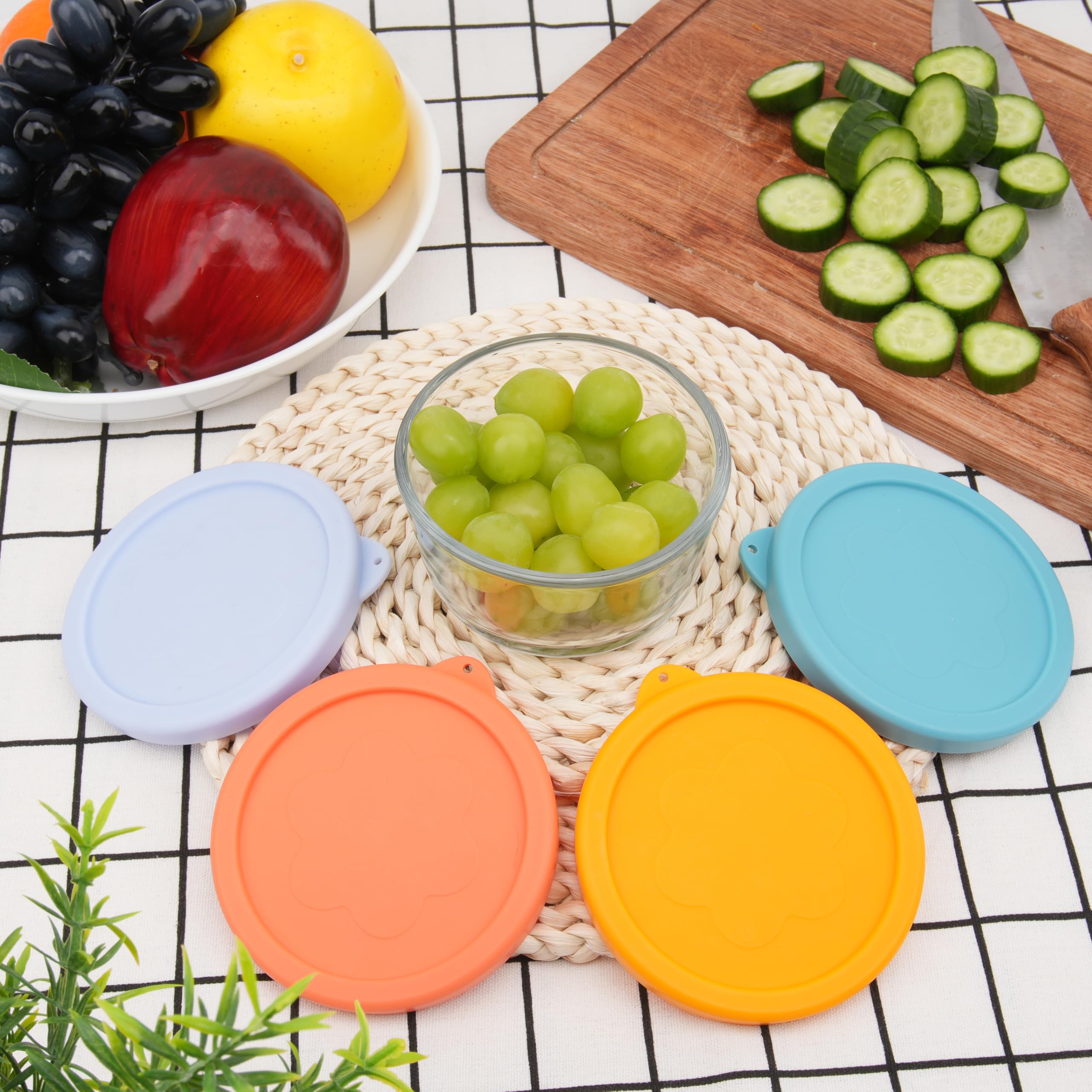 LUVCOSY easy-clean silicone lid resists stains and odors.