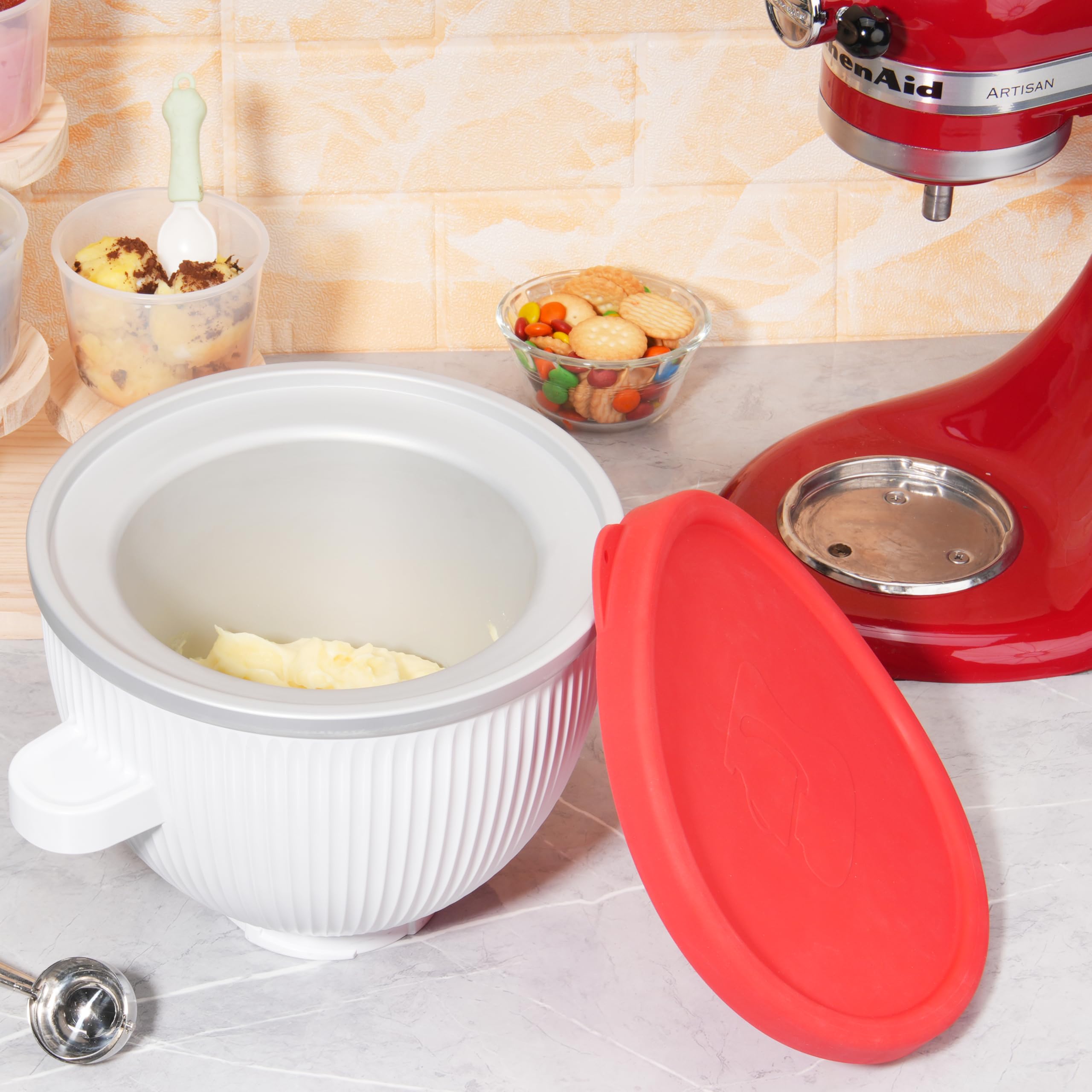 LUVCOSY silicone lid seals against moisture and odors