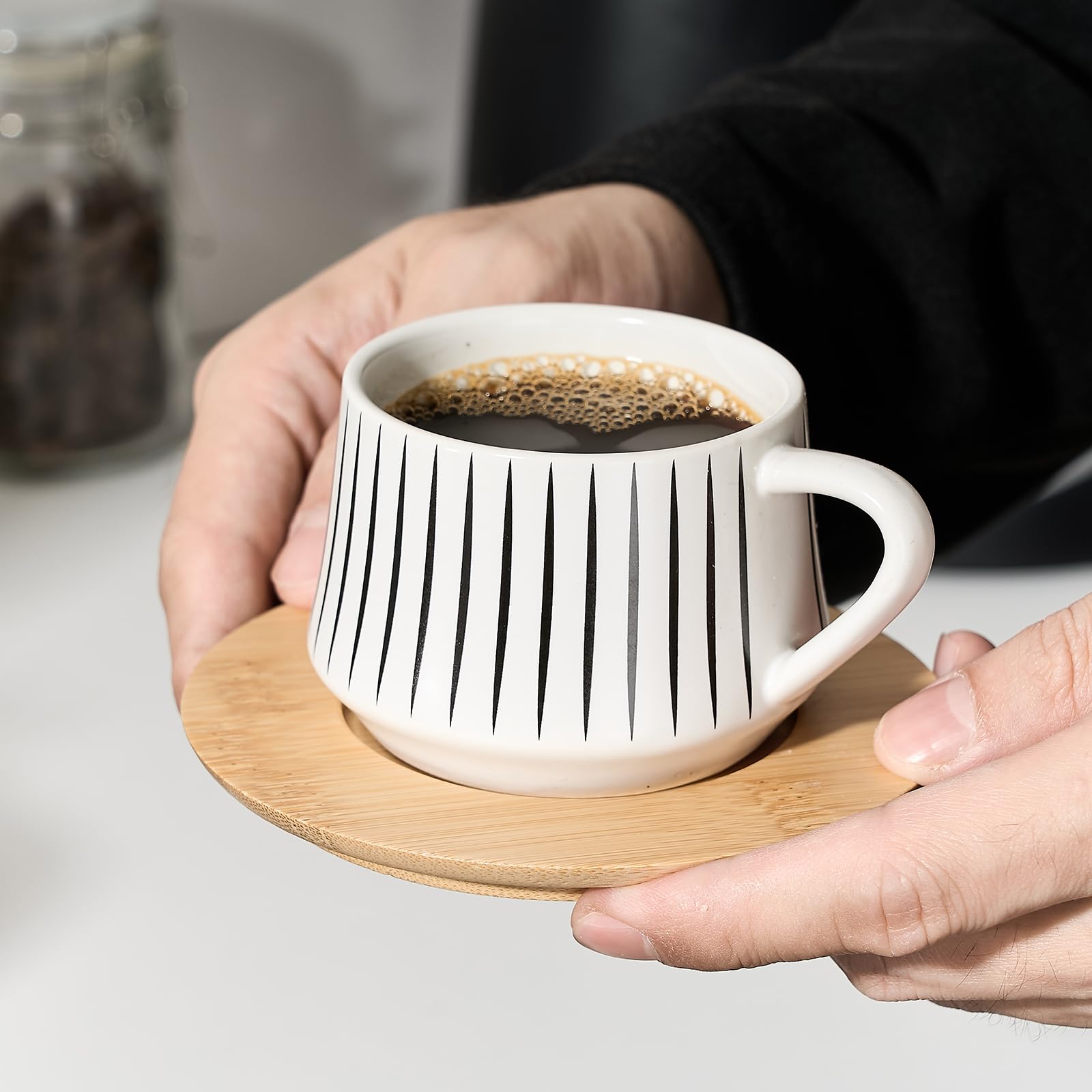 LUKA espresso cups in dishwasher-safe porcelain for daily use.