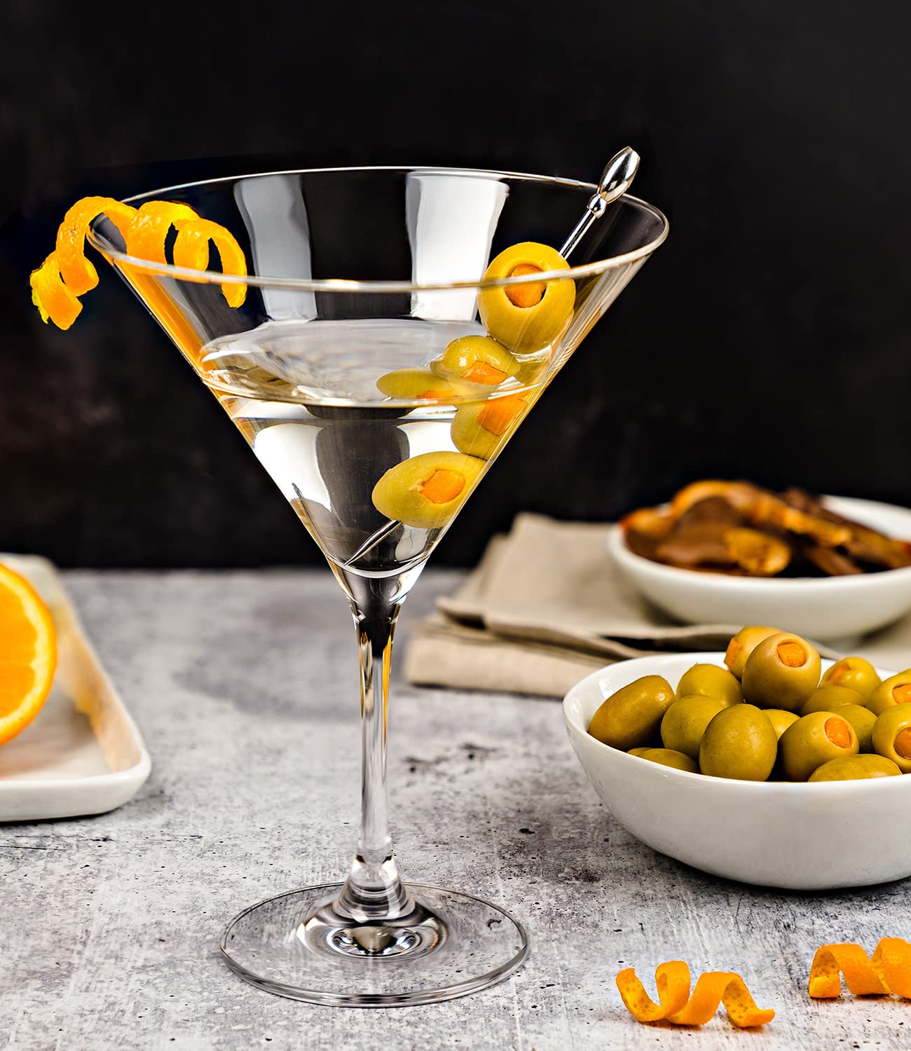 Luna Manta elegant crystal glasses elevate Manhattan, gin, and tequila servings.