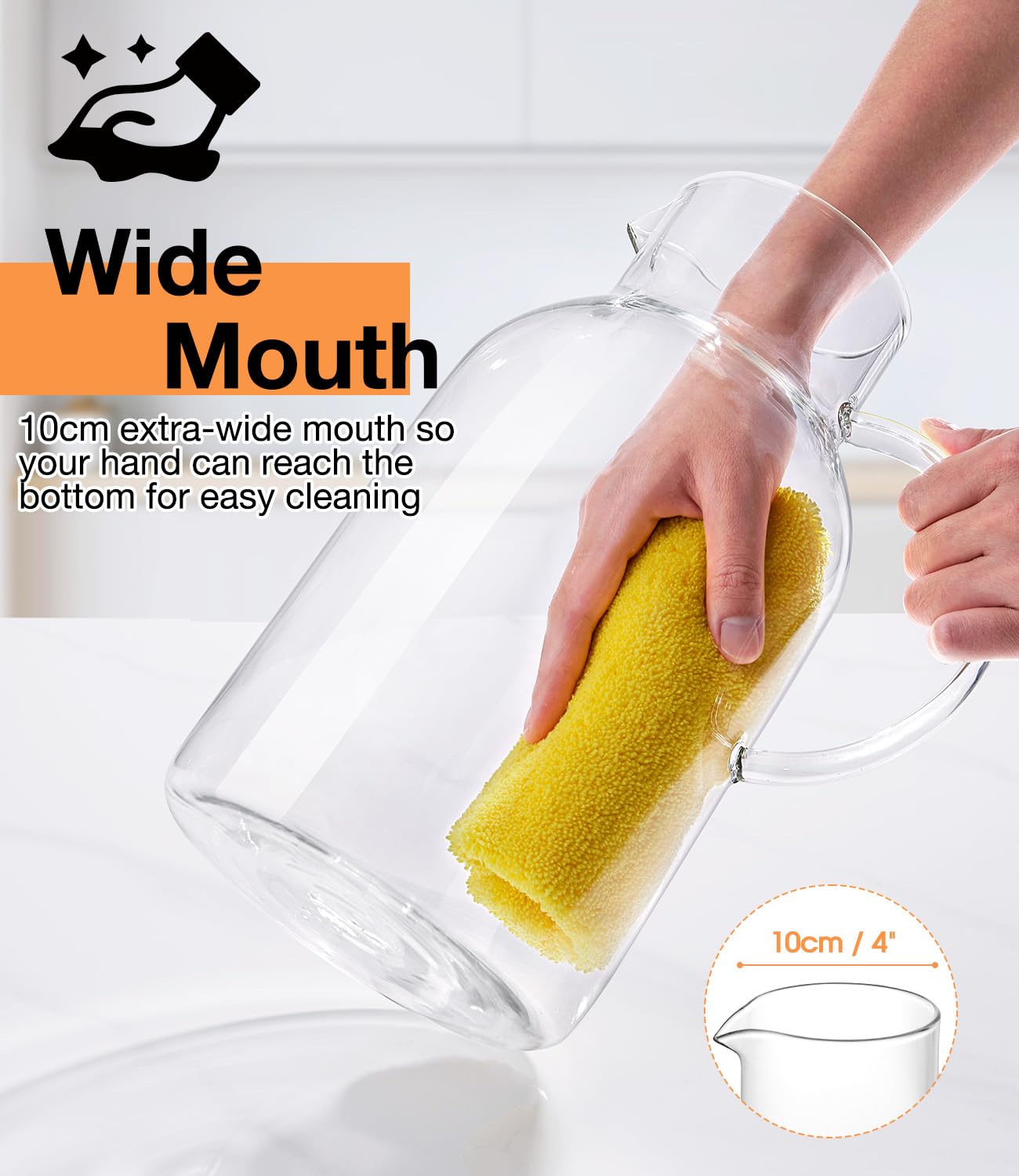 Luna Manta ergonomic handle provides comfortable grip while pouring.