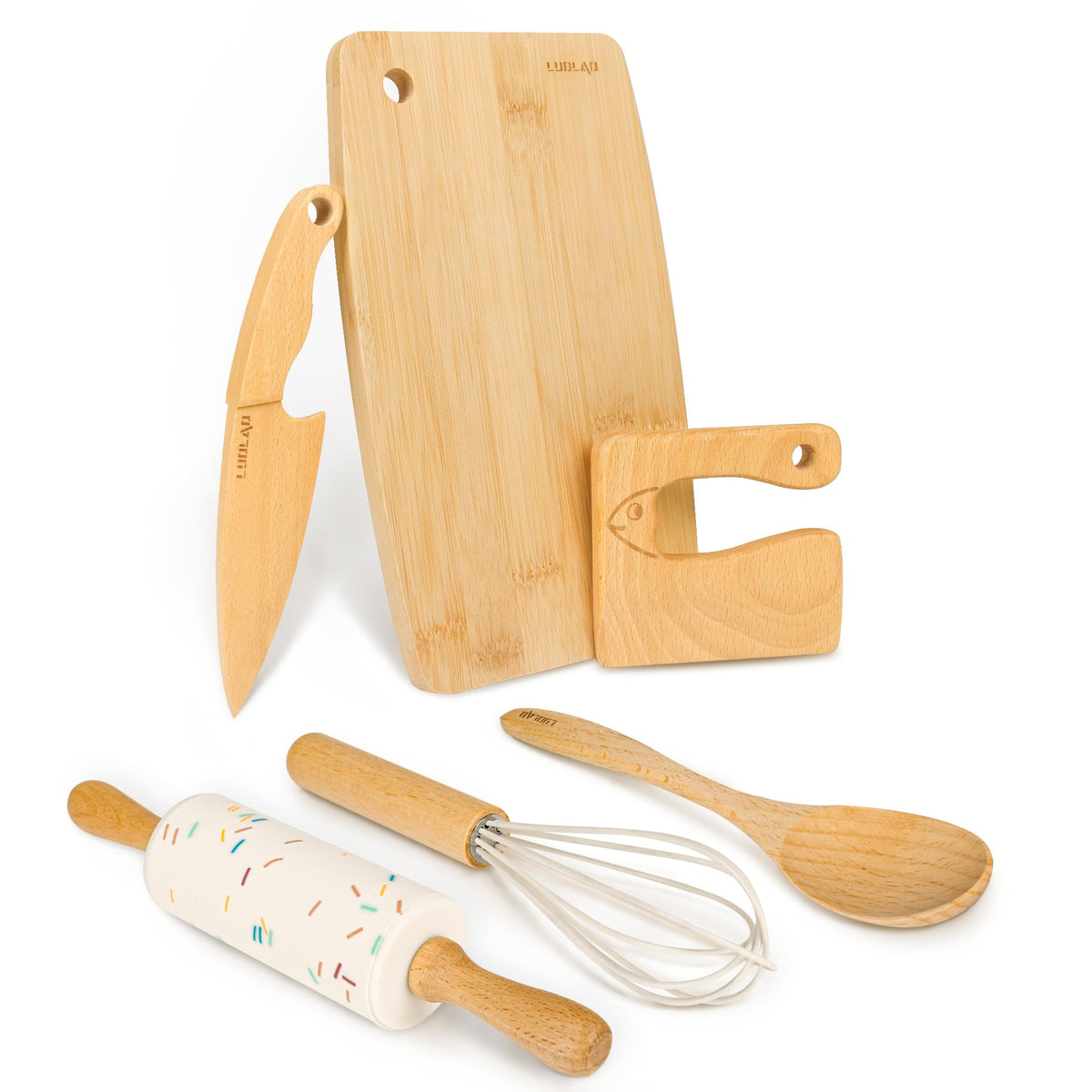 LUOLAO wooden kids safe knife variant A on cutting board supports early cooking skill development.