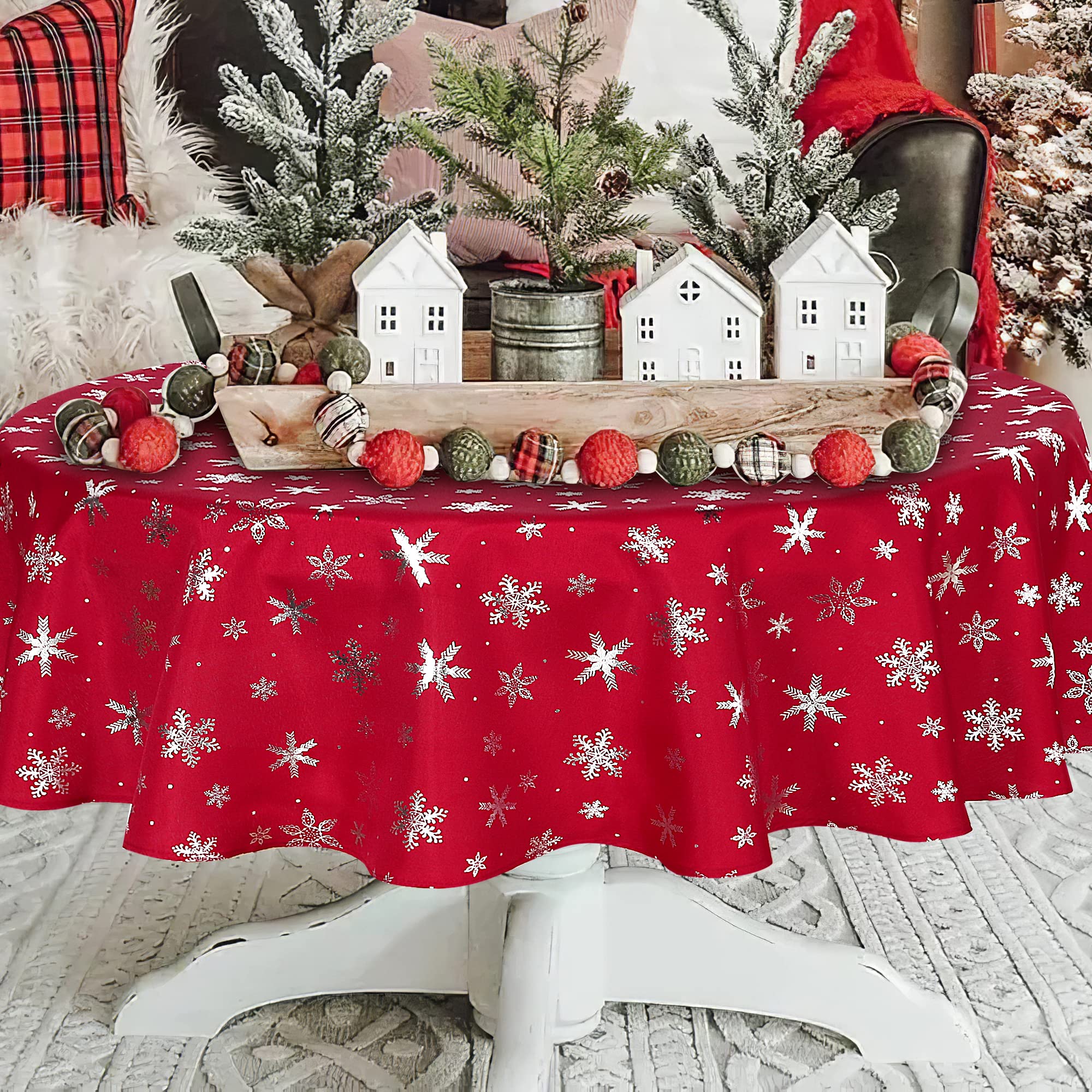 LUSHVIDA wrinkle-resistant Christmas tablecloth for neat dining