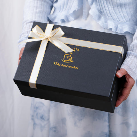 Luspan wedding gift set in a box with two mugs.