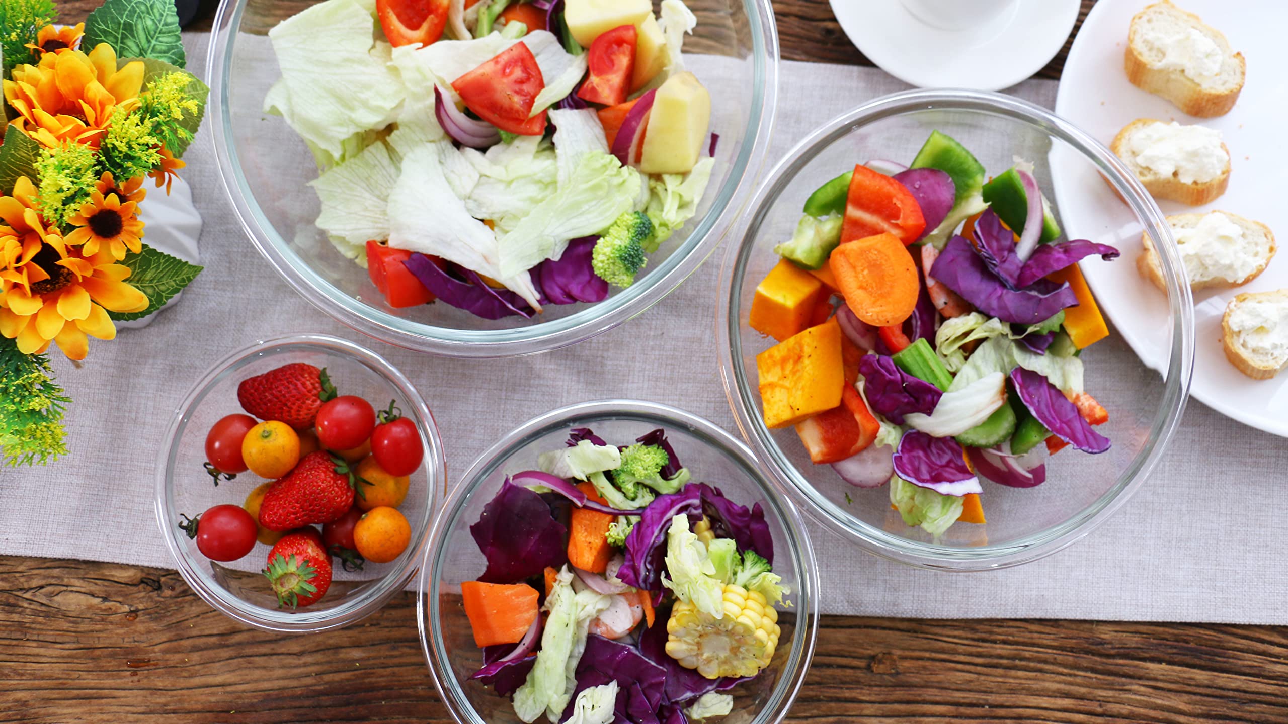 Luvan bowls with transparent lids for quick content view.