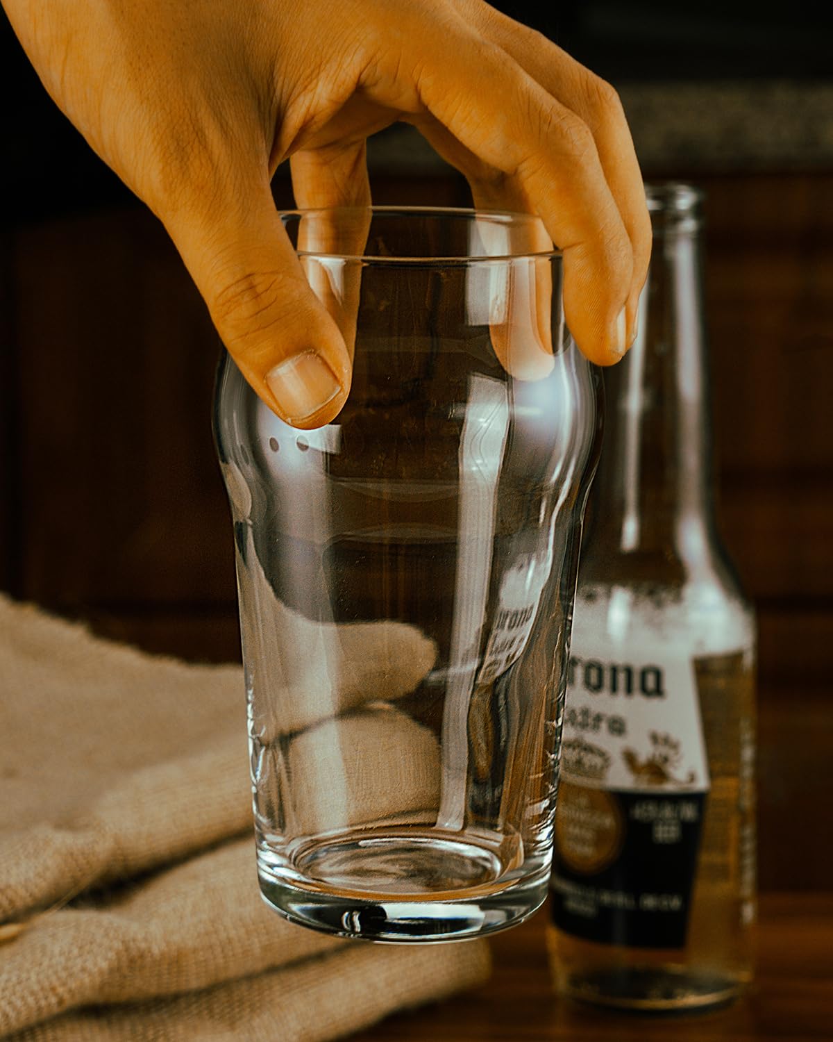 LUXU set of 4 pint glasses is gift-ready and stylish.