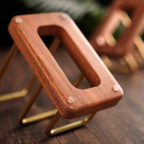 Luxylei multi-layer lid holder keeps lids securely in place while cooking.