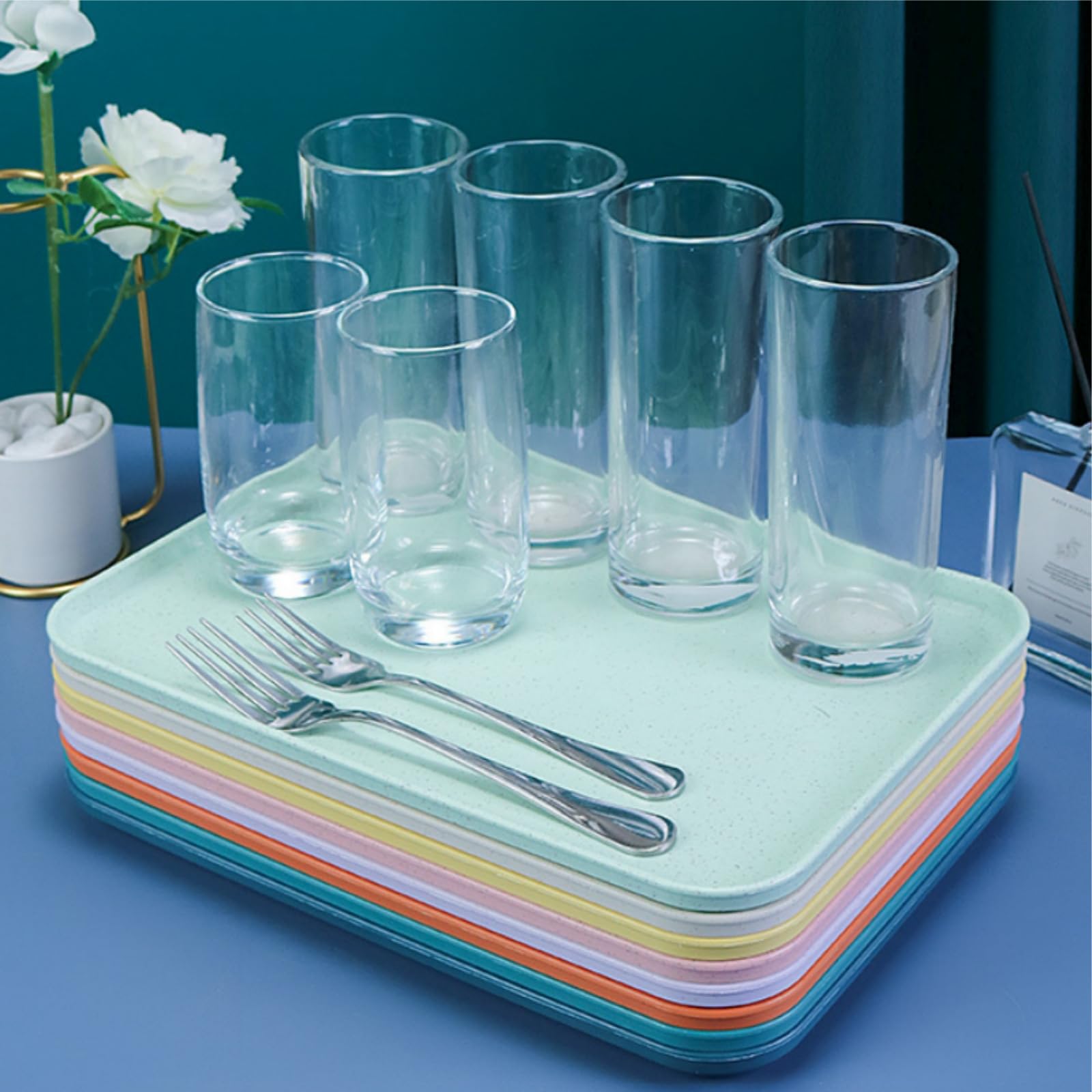 Lyellfe BPA-free wheat straw trays designed for safe, non-toxic food presentation.