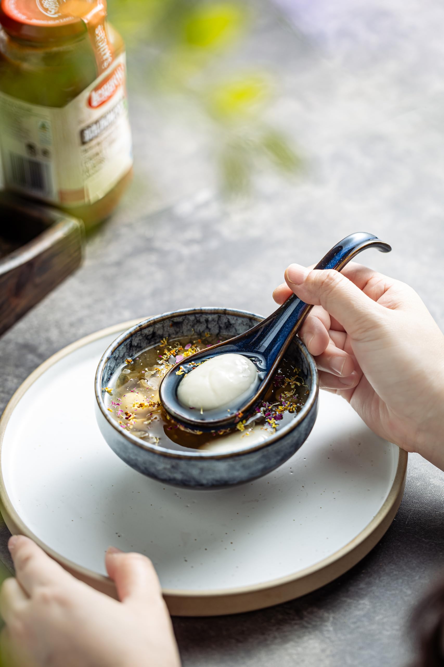 LYEOBOH stackable ceramic spoons to save space.