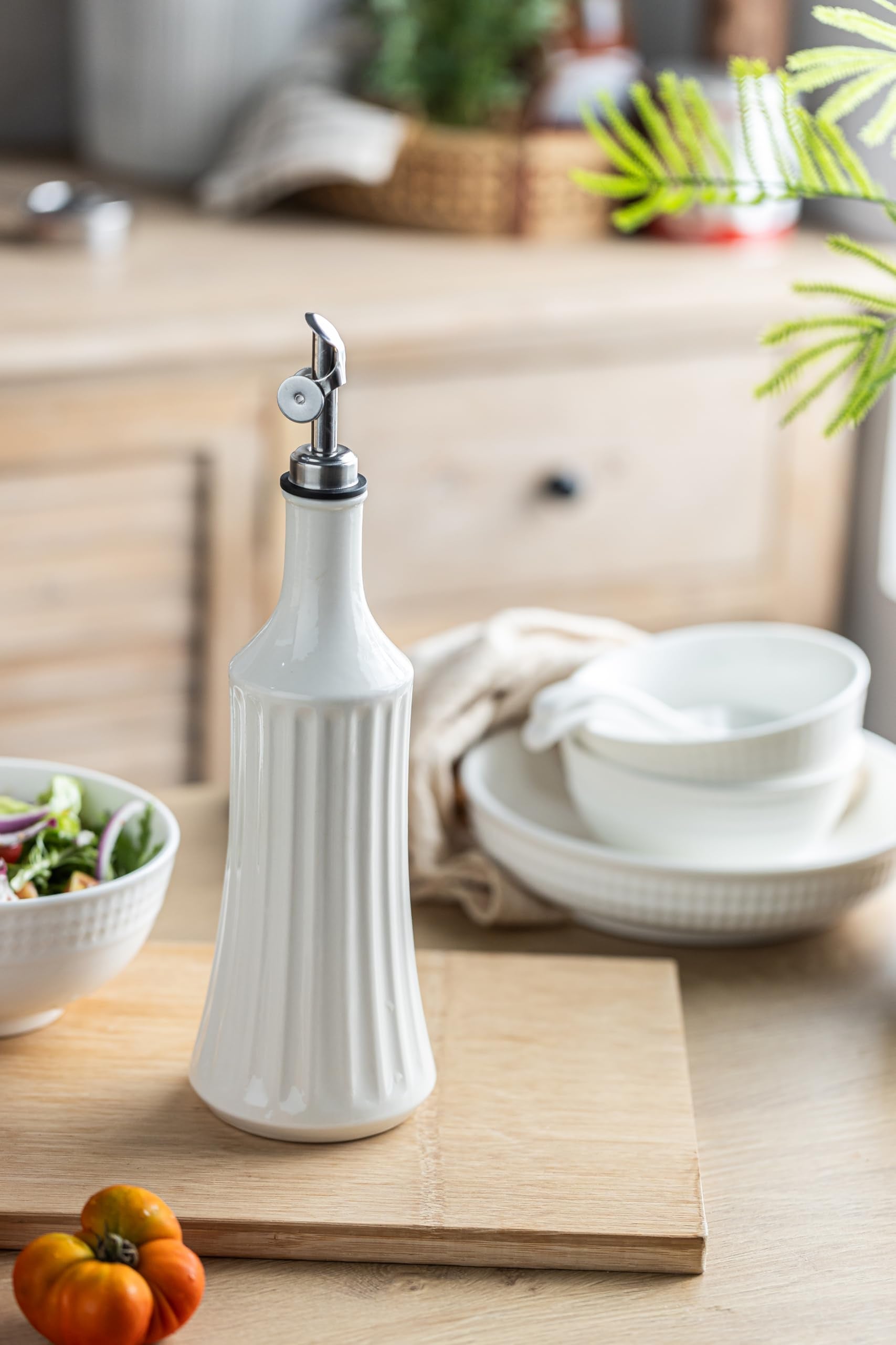 LYEOBOH maple syrup dispenser keeps syrup flowing smoothly.