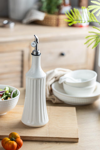 LYEOBOH maple syrup dispenser keeps syrup flowing smoothly.