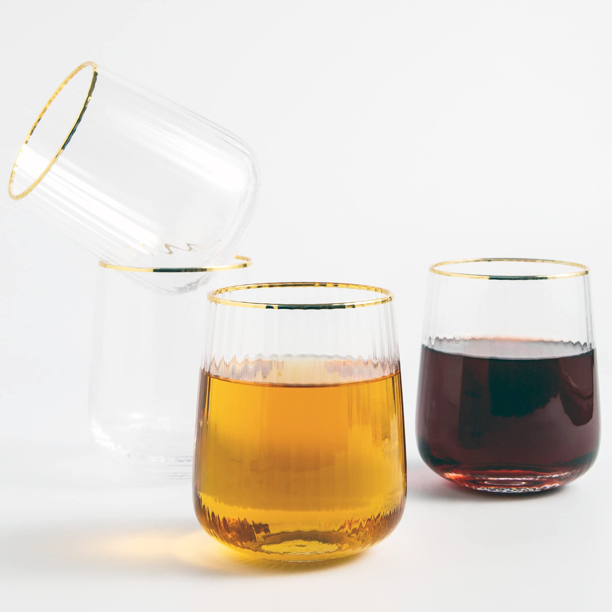 Lightweight stemless design offers a comfortable grip.