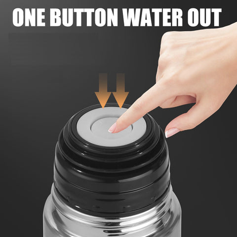 Lzznom lid interior with silicone seal is easy to clean.
