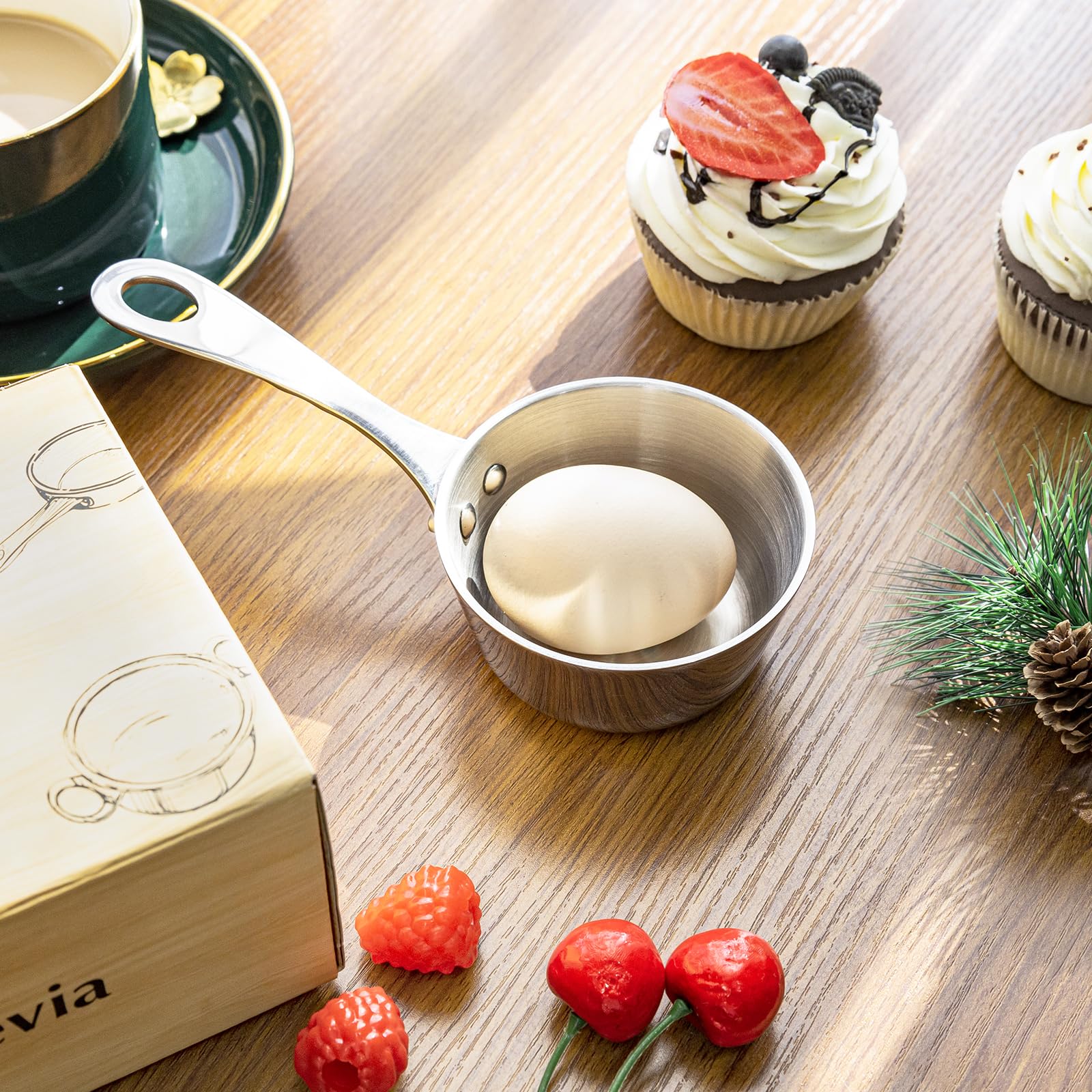 Macevia compact mini pan fits one-serving sauces and melts.