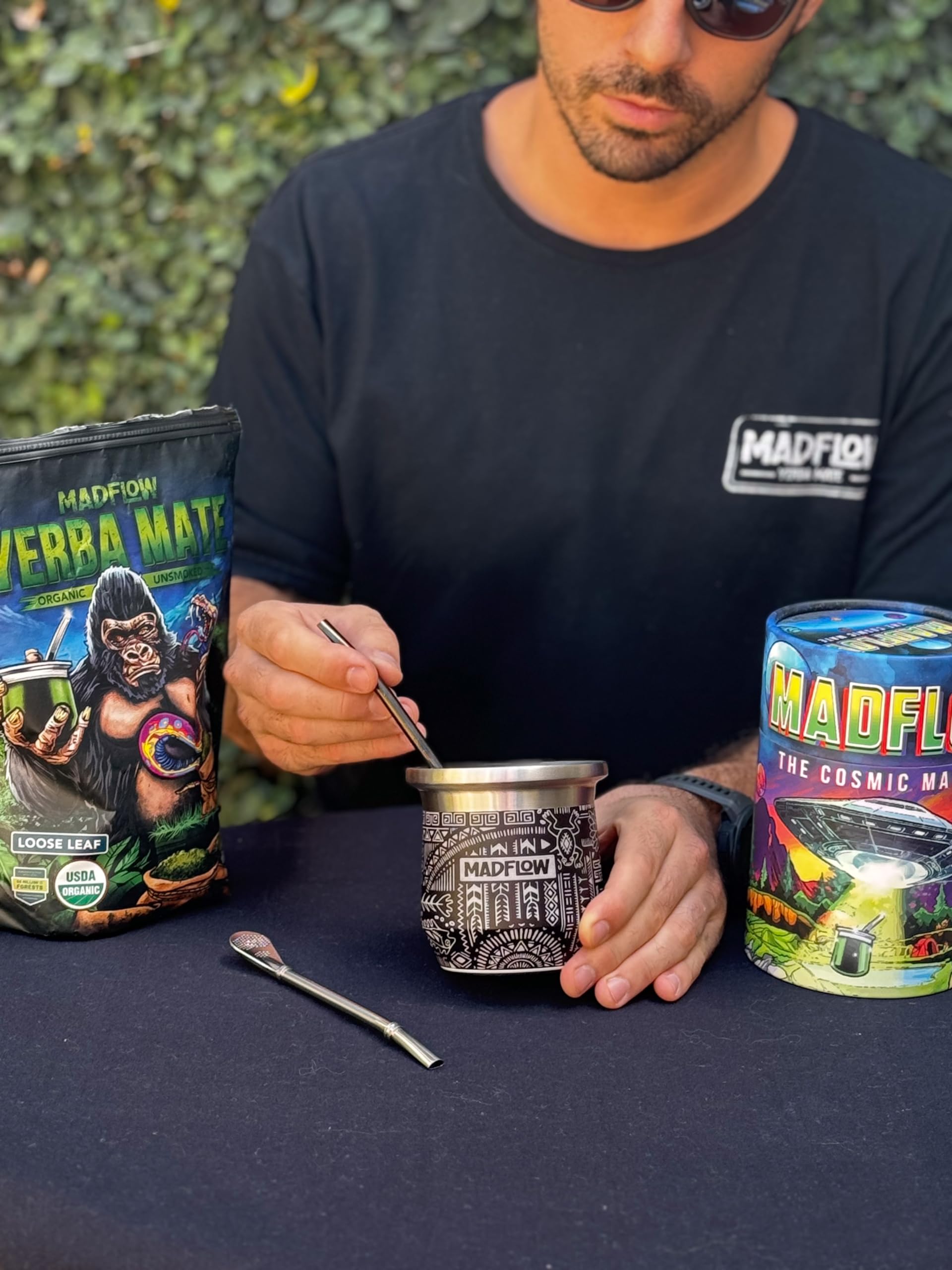MADFLOW 18/8 stainless steel construction ensures durability and BPA-free drinking.