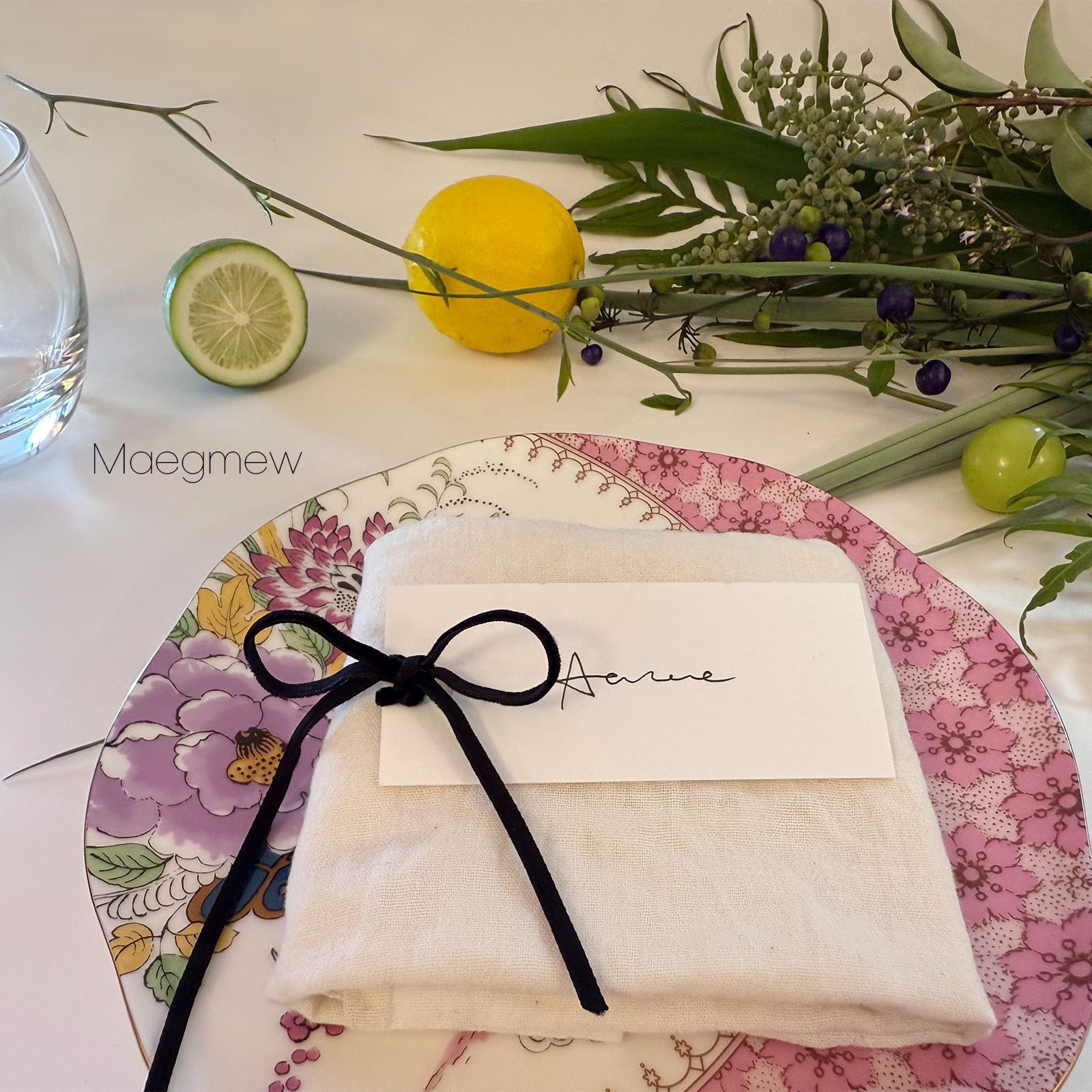 Maegmew floral centerpiece decor card enhances wedding table aesthetics.
