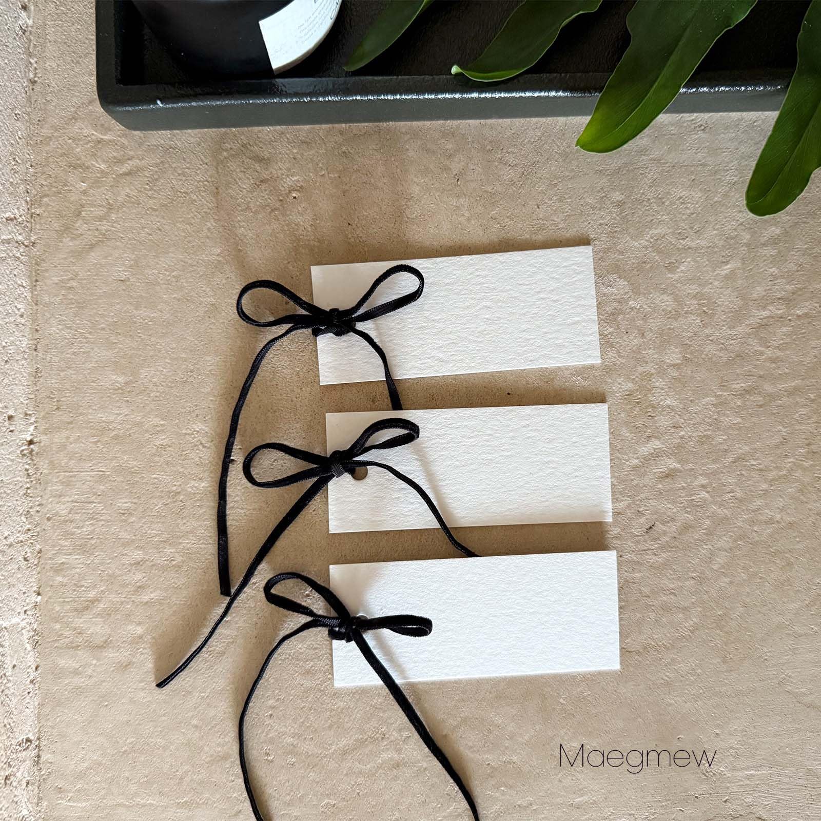 Maegmew gift tag style place card for gift labeling.