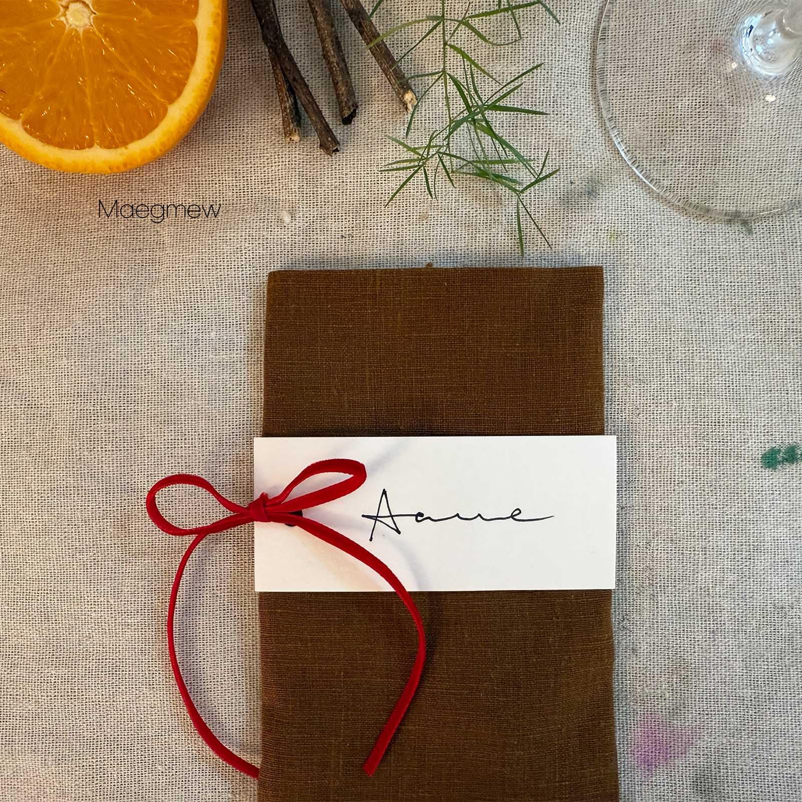 Maegmew seating cards designed to tie on napkins or glasses