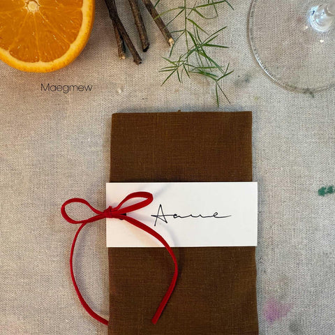 Maegmew seating cards designed to tie on napkins or glasses