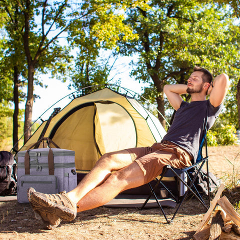 Maelstrom upright design helps the bag stand neatly when set down.