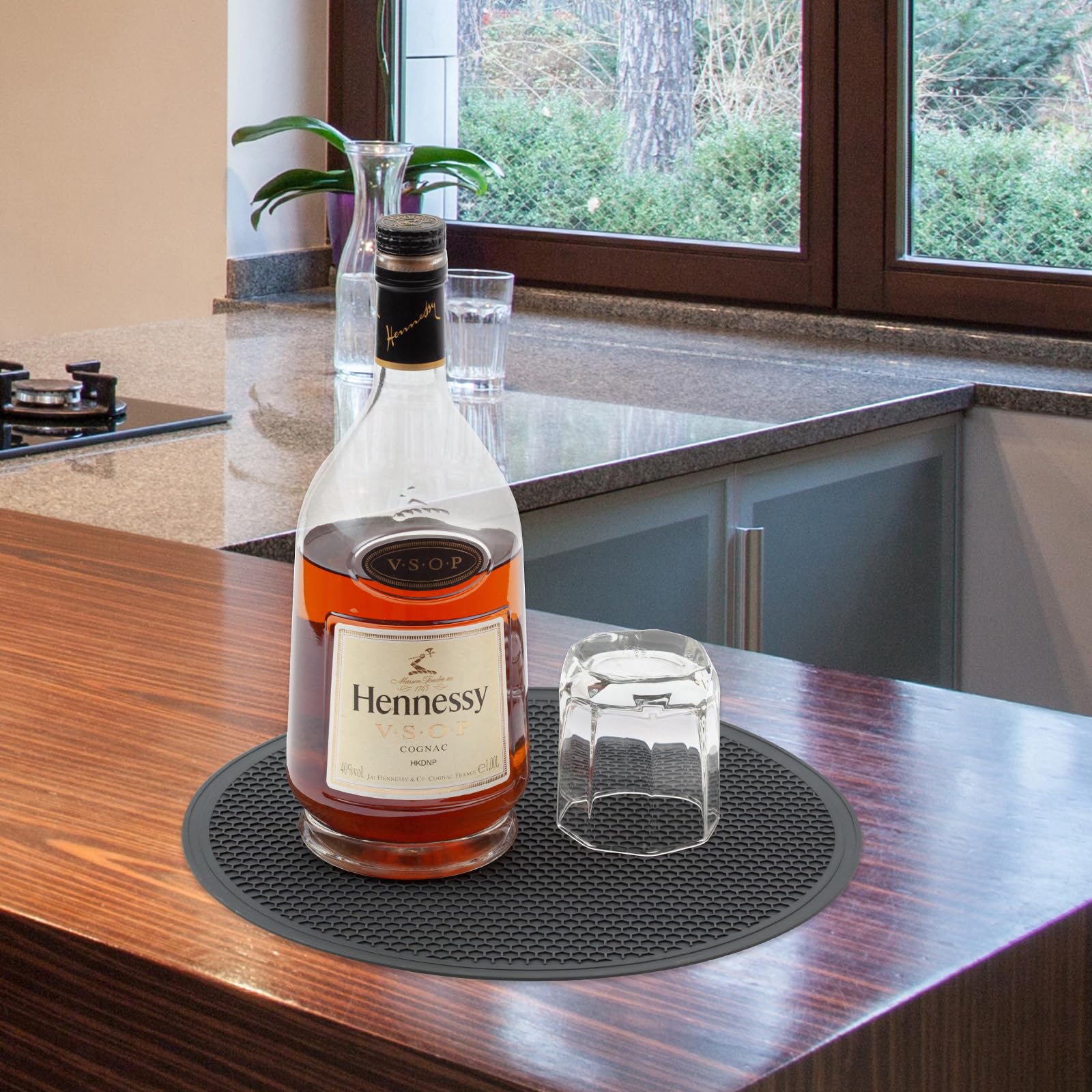 MAGJIUKE multipurpose mat doubles as trivet and hot pad