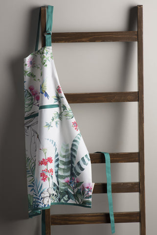 Maison d'Hermine versatile apron suitable for cooking, gardening, and serving tasks