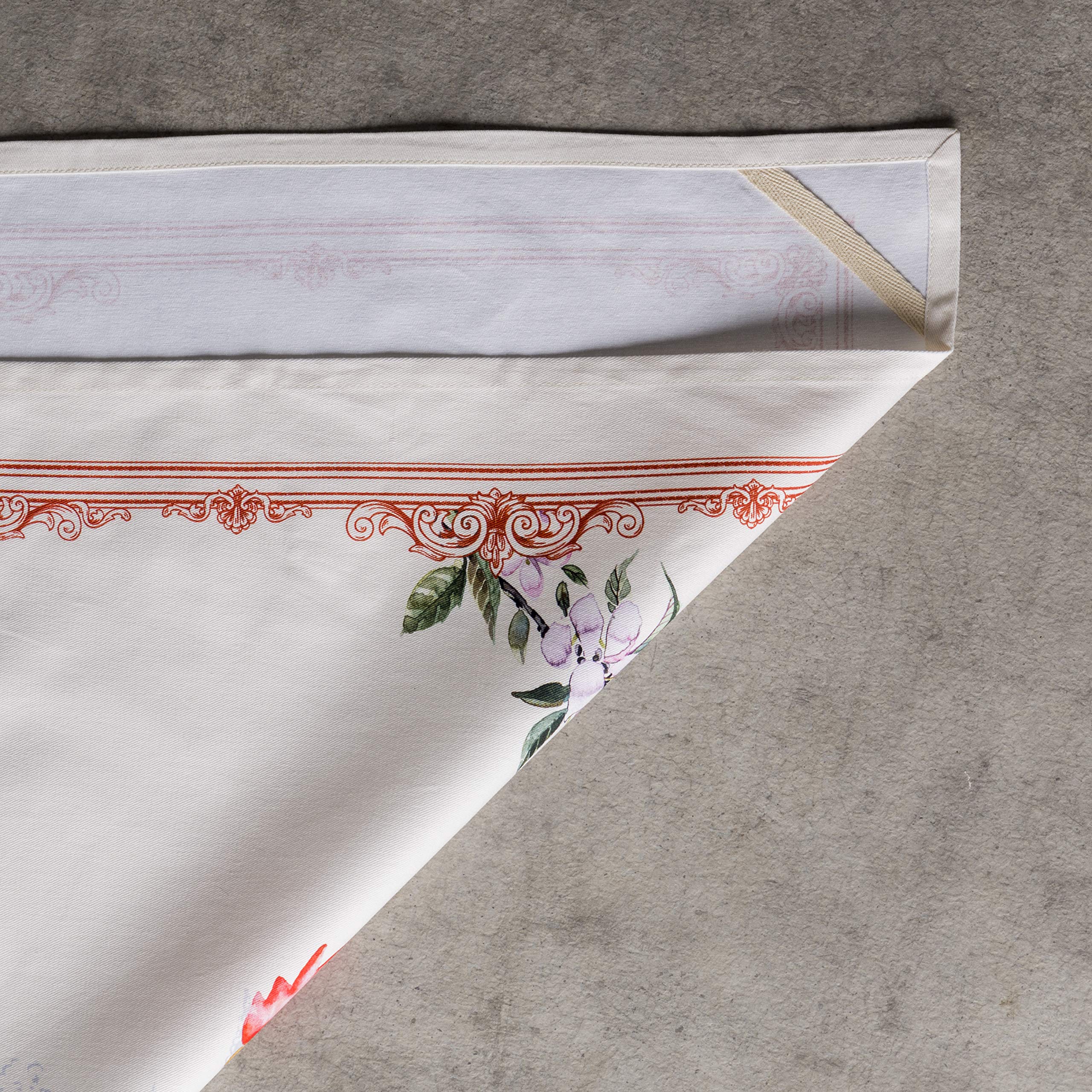 Maison d'Hermine Campagne tea towel enhances rustic kitchen displays.
