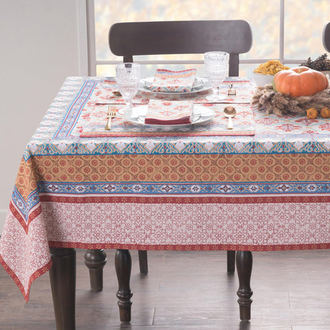 Enhances Christmas dinners with sophisticated, festive ambiance