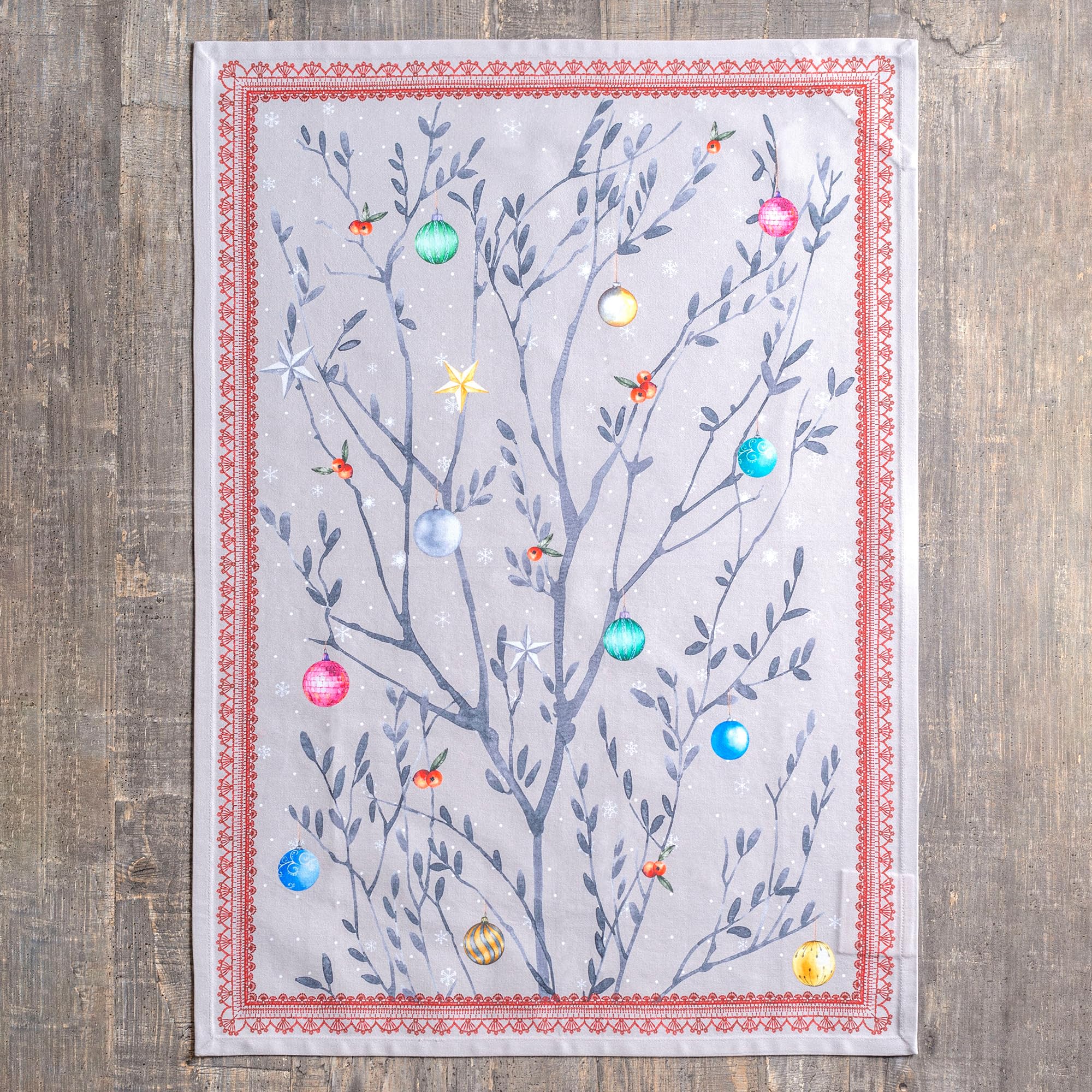 Maison d'Hermine gift-ready towel set brings holiday charm.