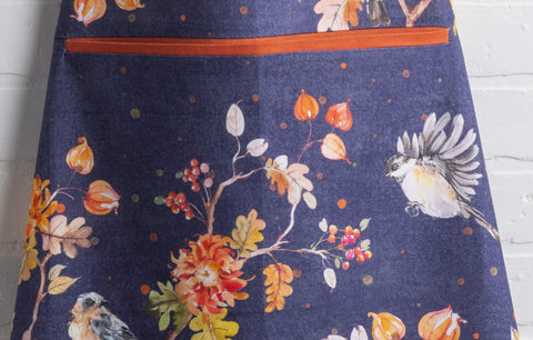 Maison d' Hermine apron in fall colors suitable for Thanksgiving and Christmas.
