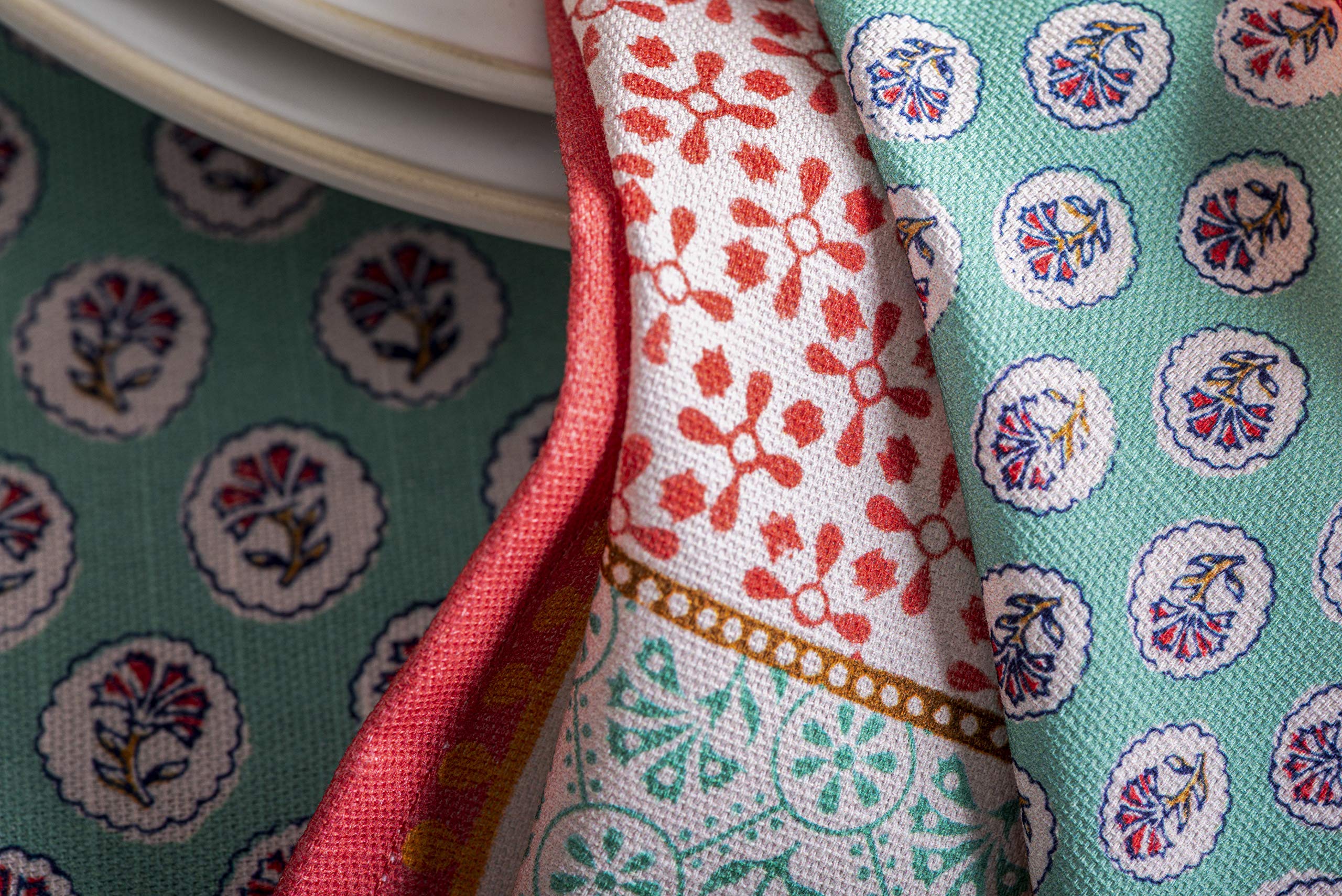 Maison d' Hermine napkins create inviting, stylish table settings for dinners.