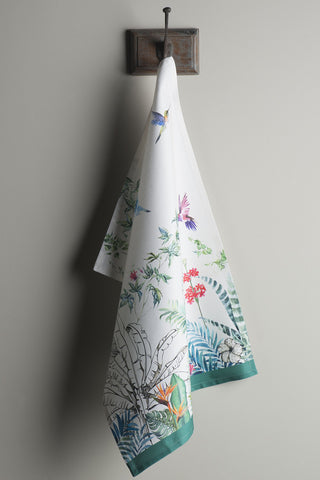 Maison d' Hermine towel used as picnic cloth for outdoor meals