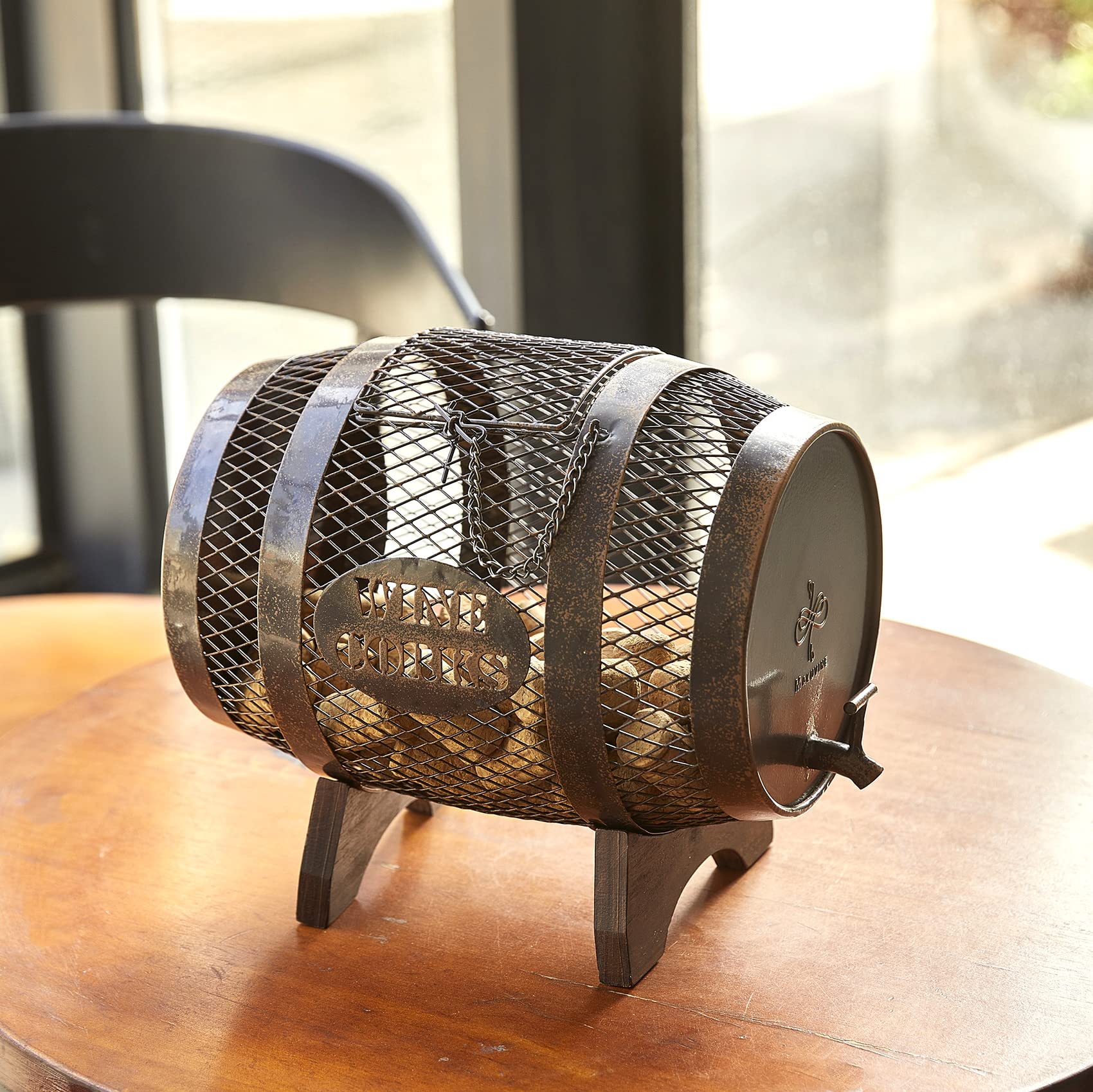 Makuvine cork holder makes a thoughtful housewarming or wedding gift.