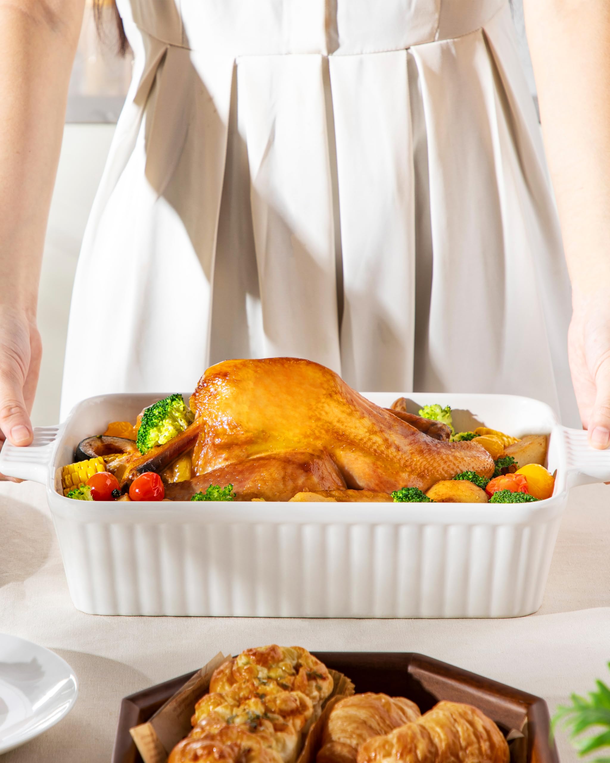 MALACASA 142-ounce capacity handles large casseroles and feasts.
