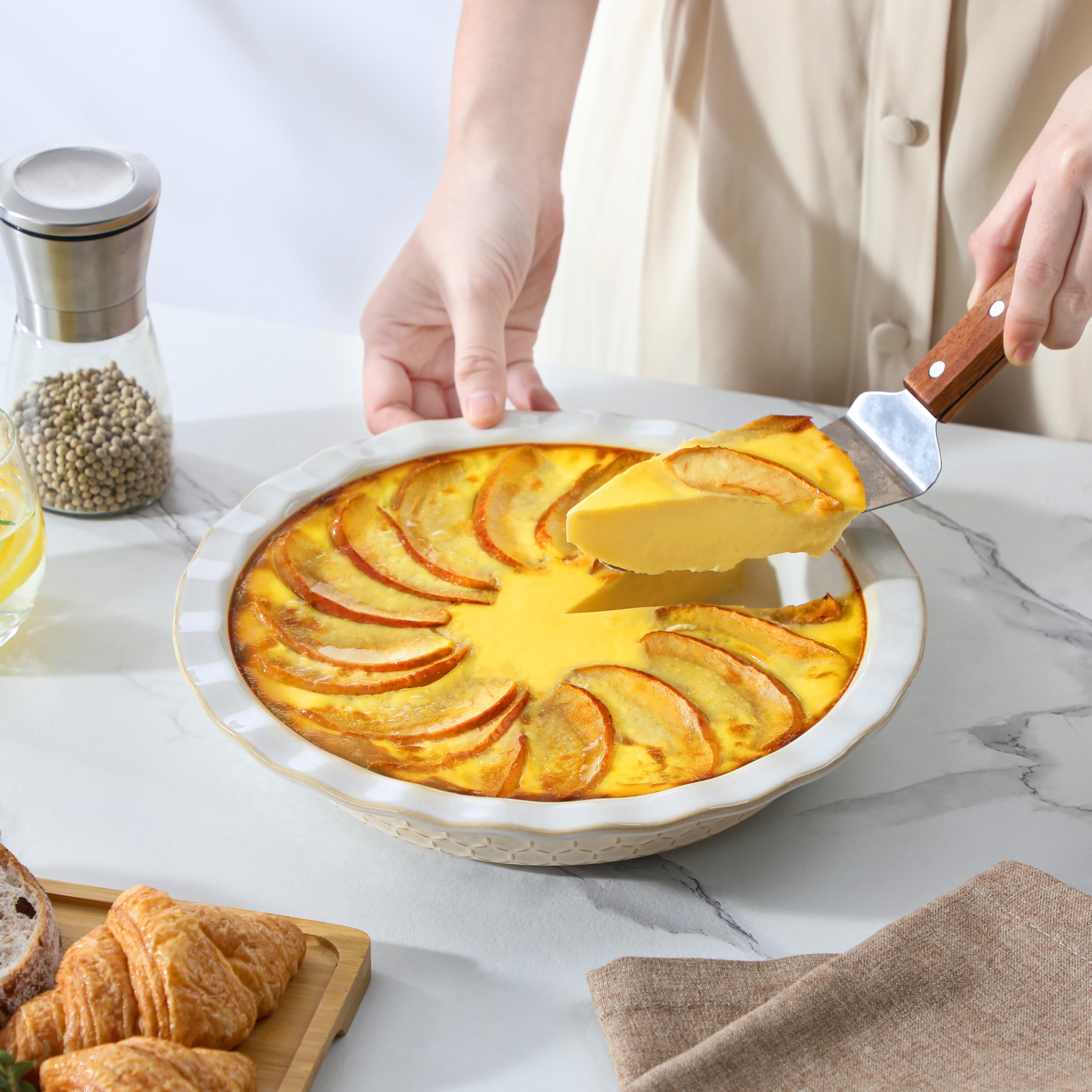 MALACASA Lydia stackable design saves kitchen storage space.