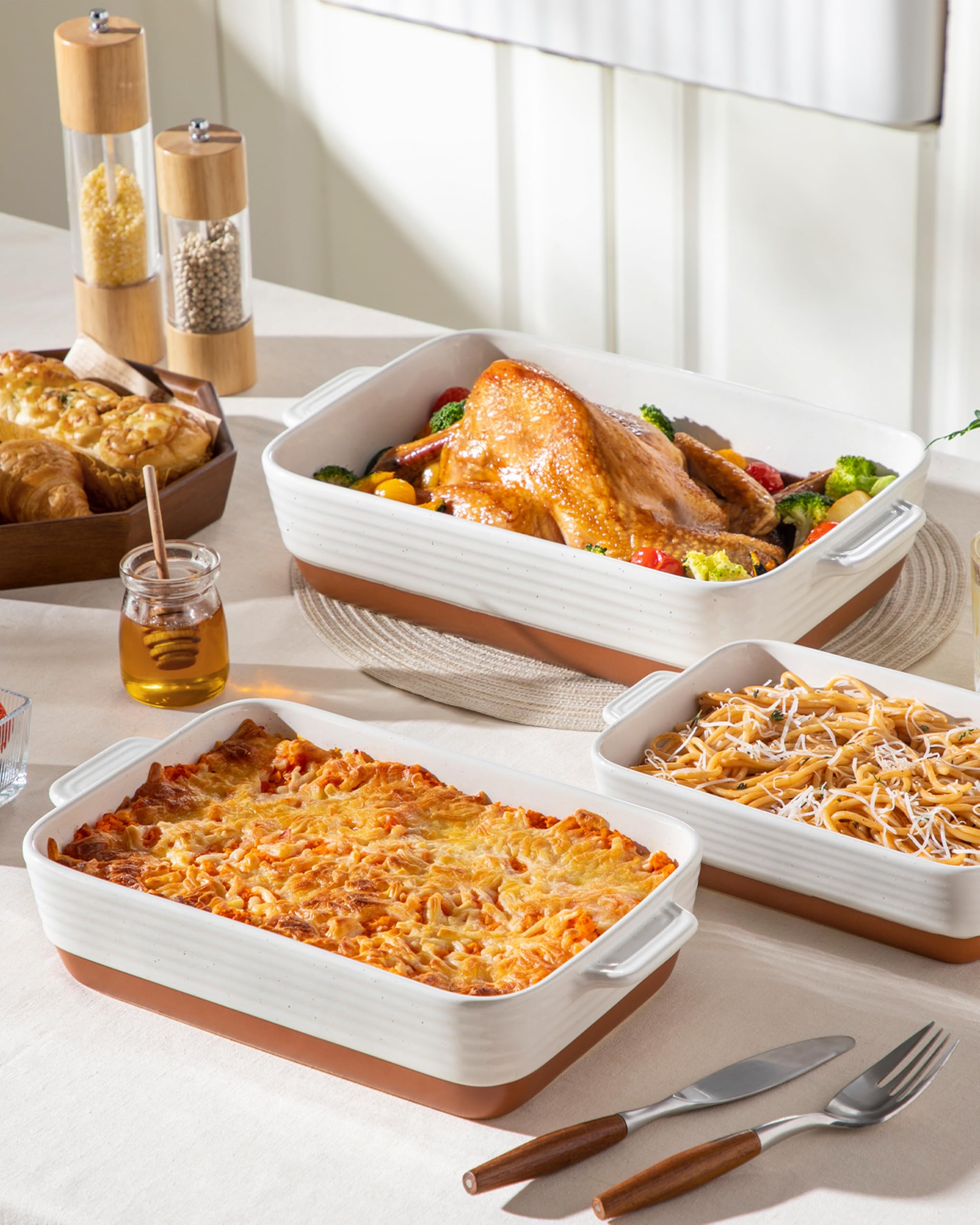 Dishwasher-safe glaze cleans easily for quick weeknight meals.