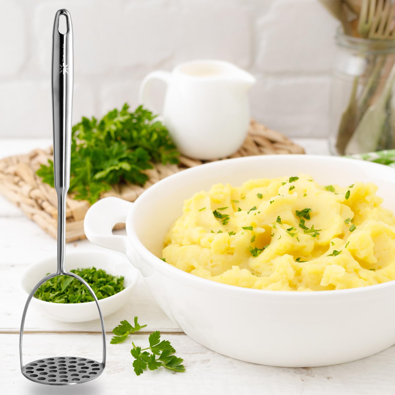 Mamajardin avocado masher ideal for creamy guacamole.
