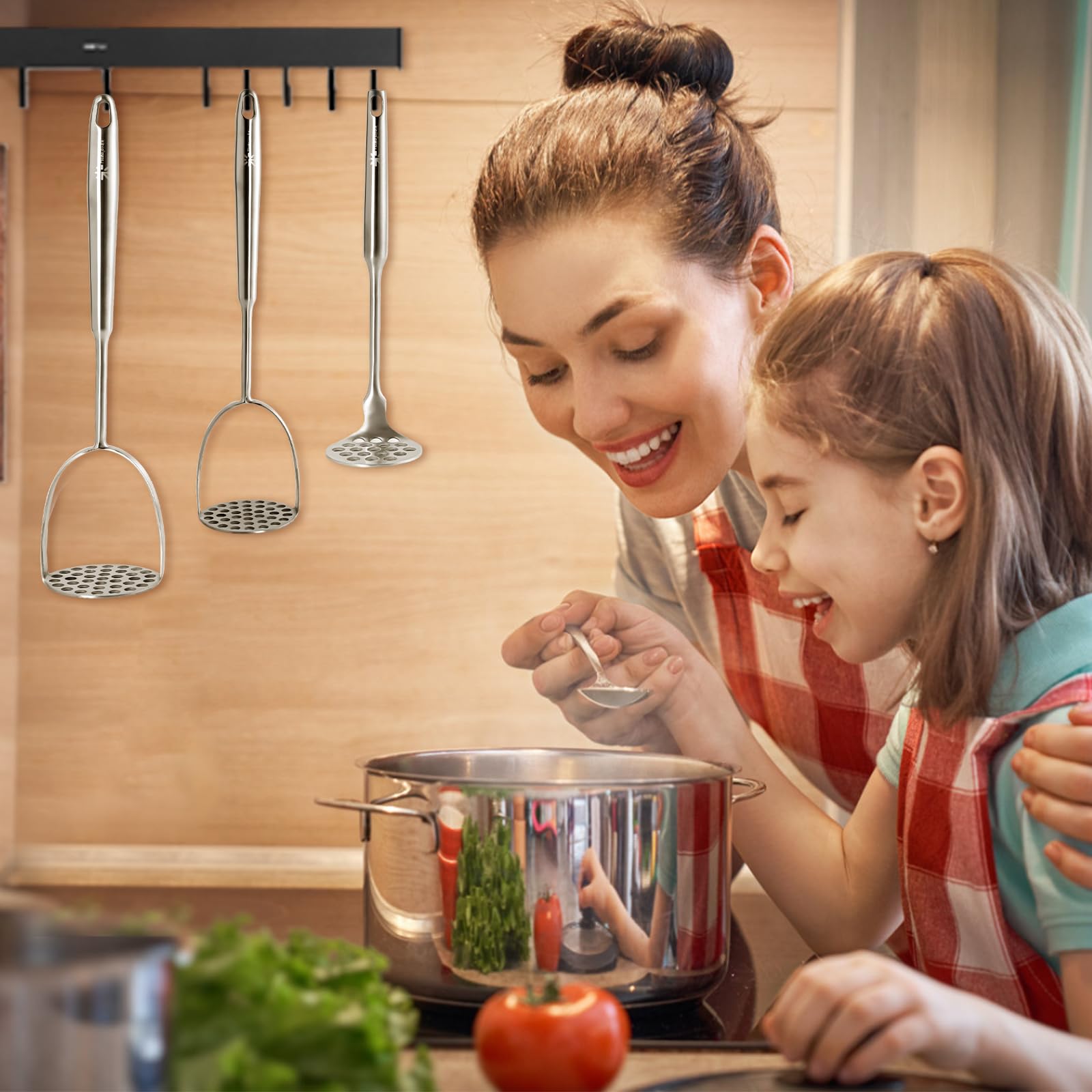 Mamajardin pet food masher for homemade meals.