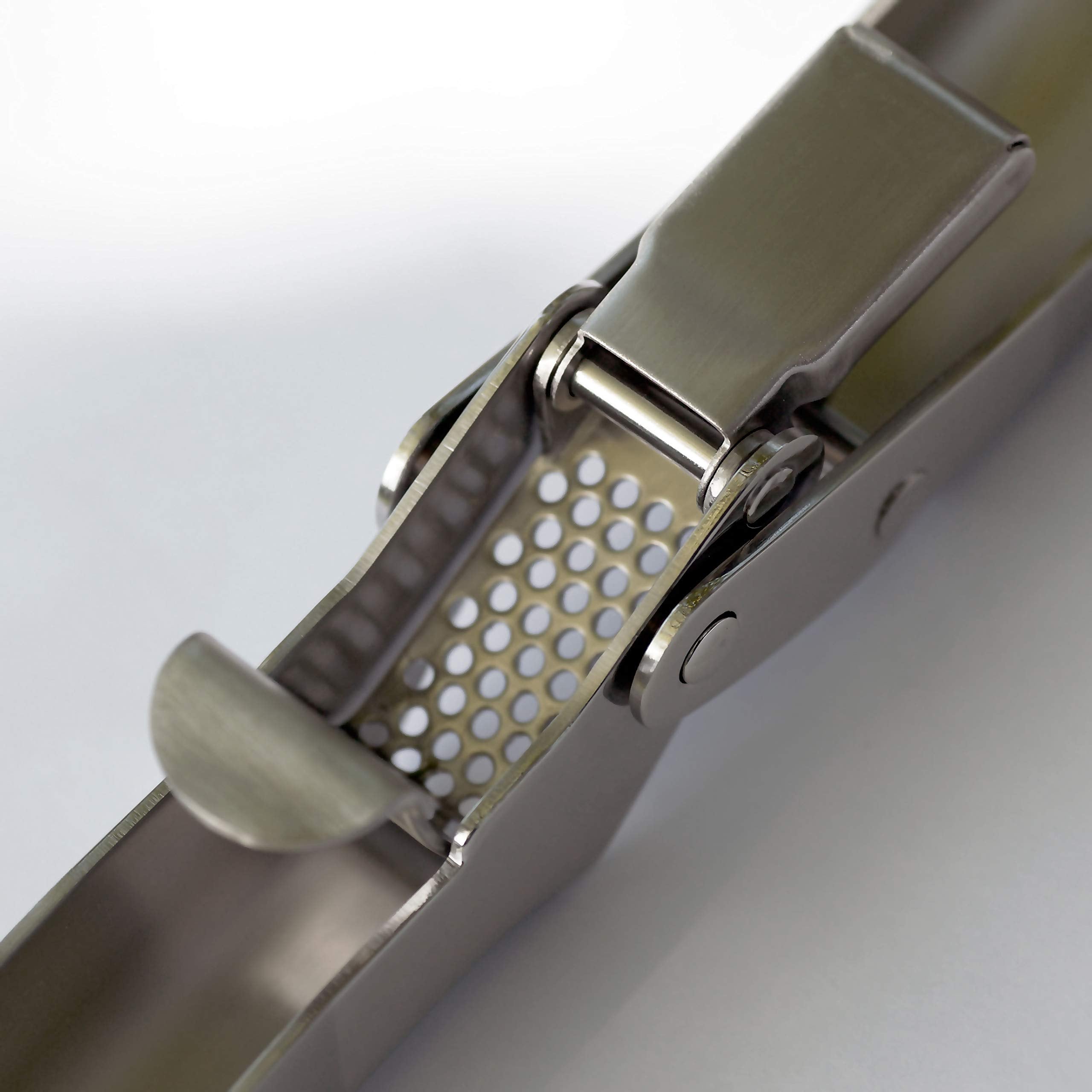 MANNKITCHEN commercial-grade garlic press for home and pro kitchens