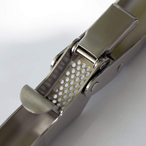 MANNKITCHEN commercial-grade garlic press for home and pro kitchens